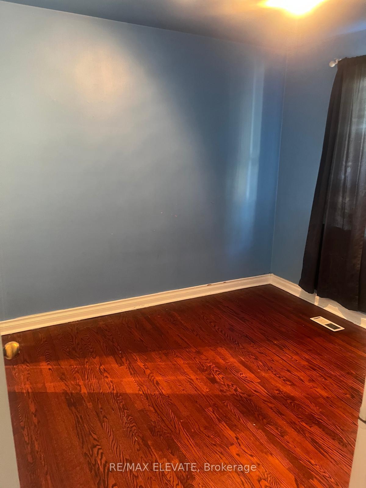 Photo 5 of 100 Stavely Crescent, Etobicoke, Rexdale-Kipling — HOMEH