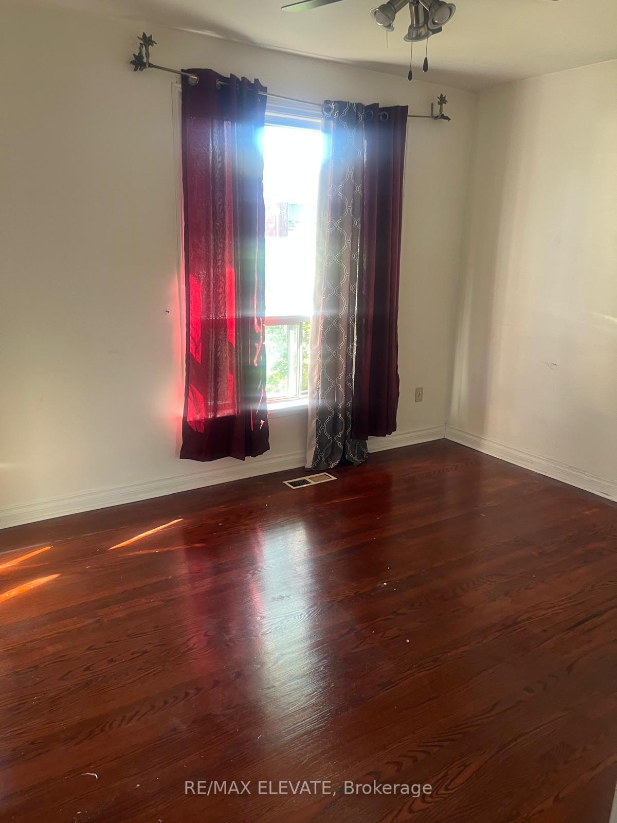 Photo 6 of 100 Stavely Crescent, Etobicoke, Rexdale-Kipling — HOMEH