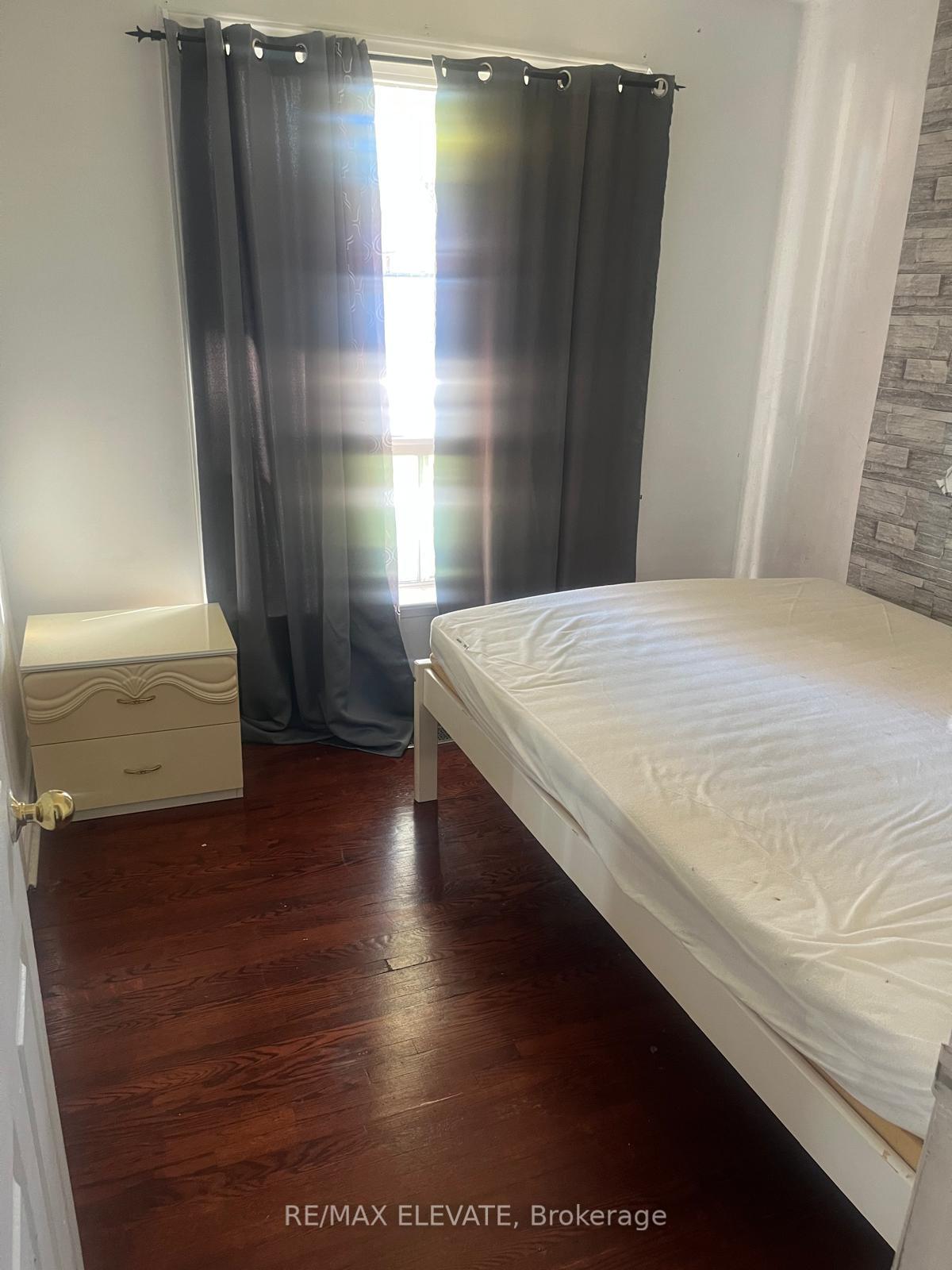 Photo 7 of 100 Stavely Crescent, Etobicoke, Rexdale-Kipling — HOMEH