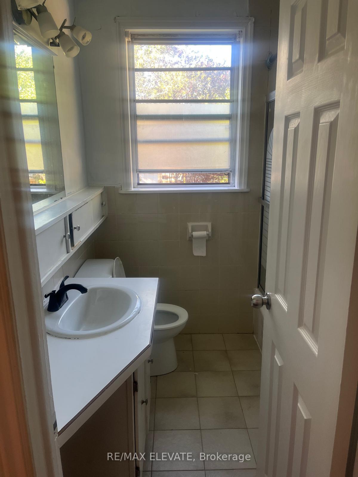 Photo 8 of 100 Stavely Crescent, Etobicoke, Rexdale-Kipling — HOMEH