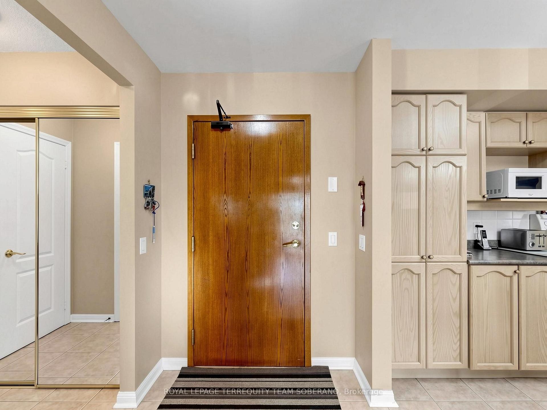 Photo 9 of Unit 212, 2506 Rutherford Road, Vaughan, Maple — HOMEH