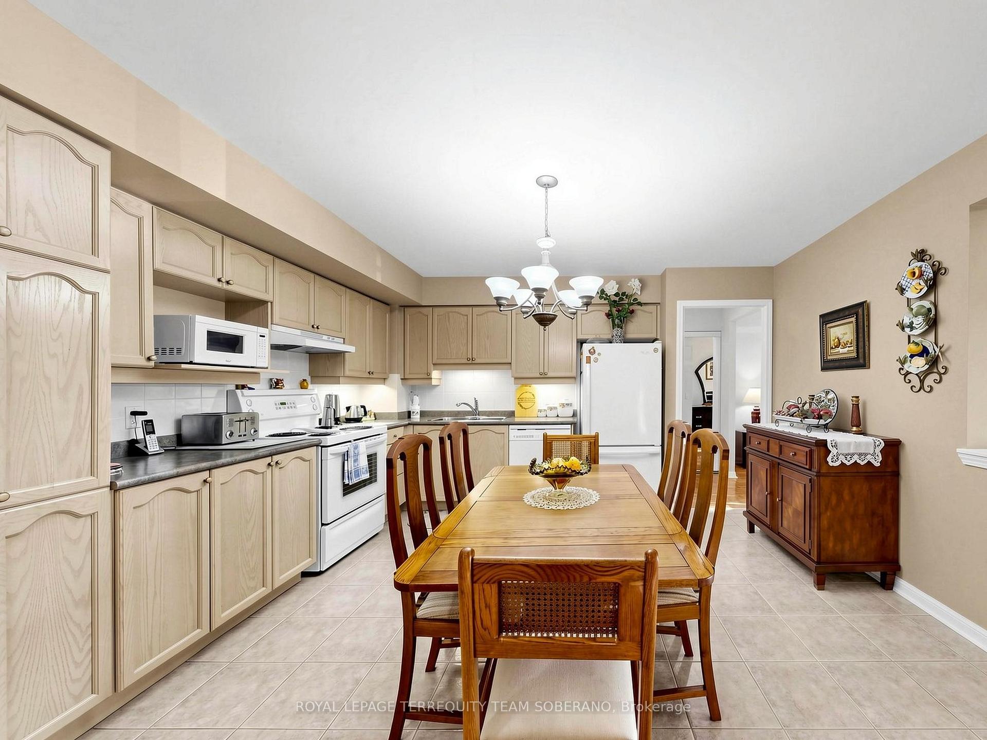 Photo 20 of Unit 212, 2506 Rutherford Road, Vaughan, Maple — HOMEH