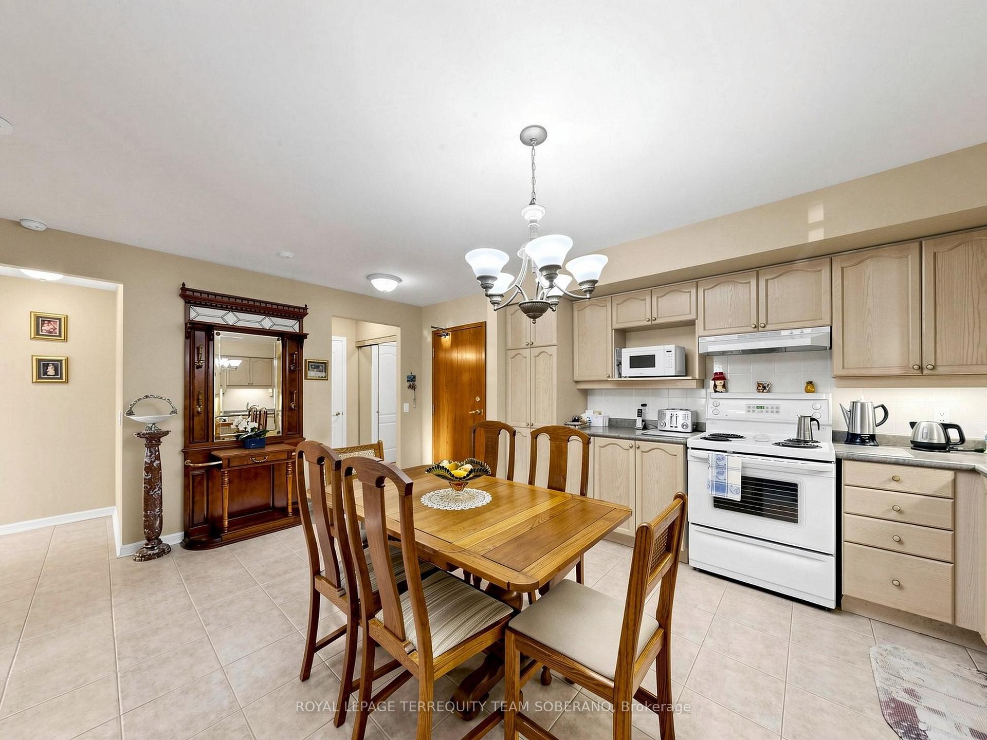 Photo 23 of Unit 212, 2506 Rutherford Road, Vaughan, Maple — HOMEH