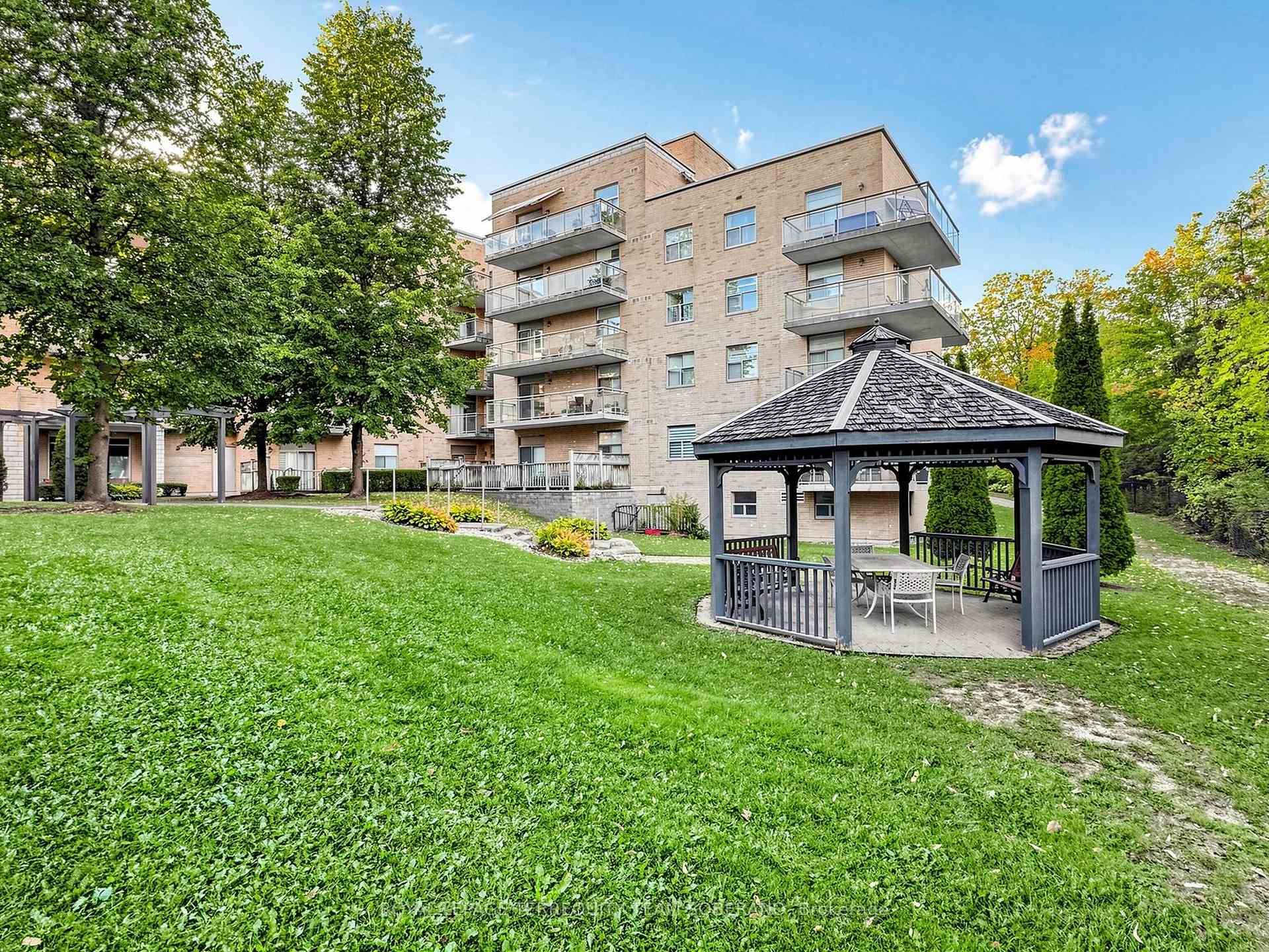 Photo 55 of Unit 212, 2506 Rutherford Road, Vaughan, Maple — HOMEH