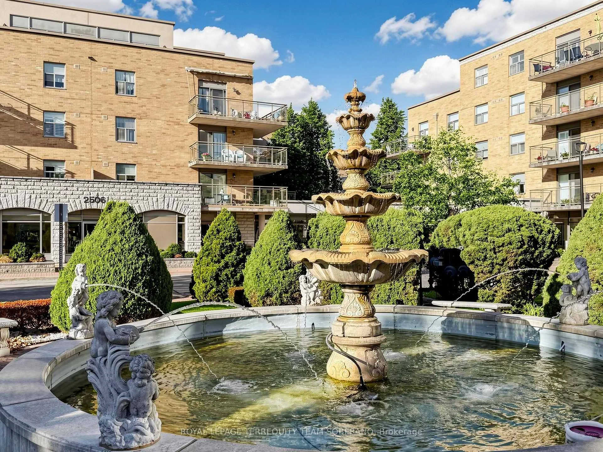 Photo 4 of Unit 212, 2506 Rutherford Road, Vaughan, Maple — HOMEH