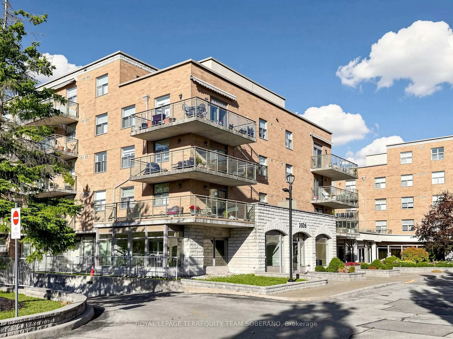 Photo 6 of Unit 212, 2506 Rutherford Road, Vaughan, Maple — HOMEH