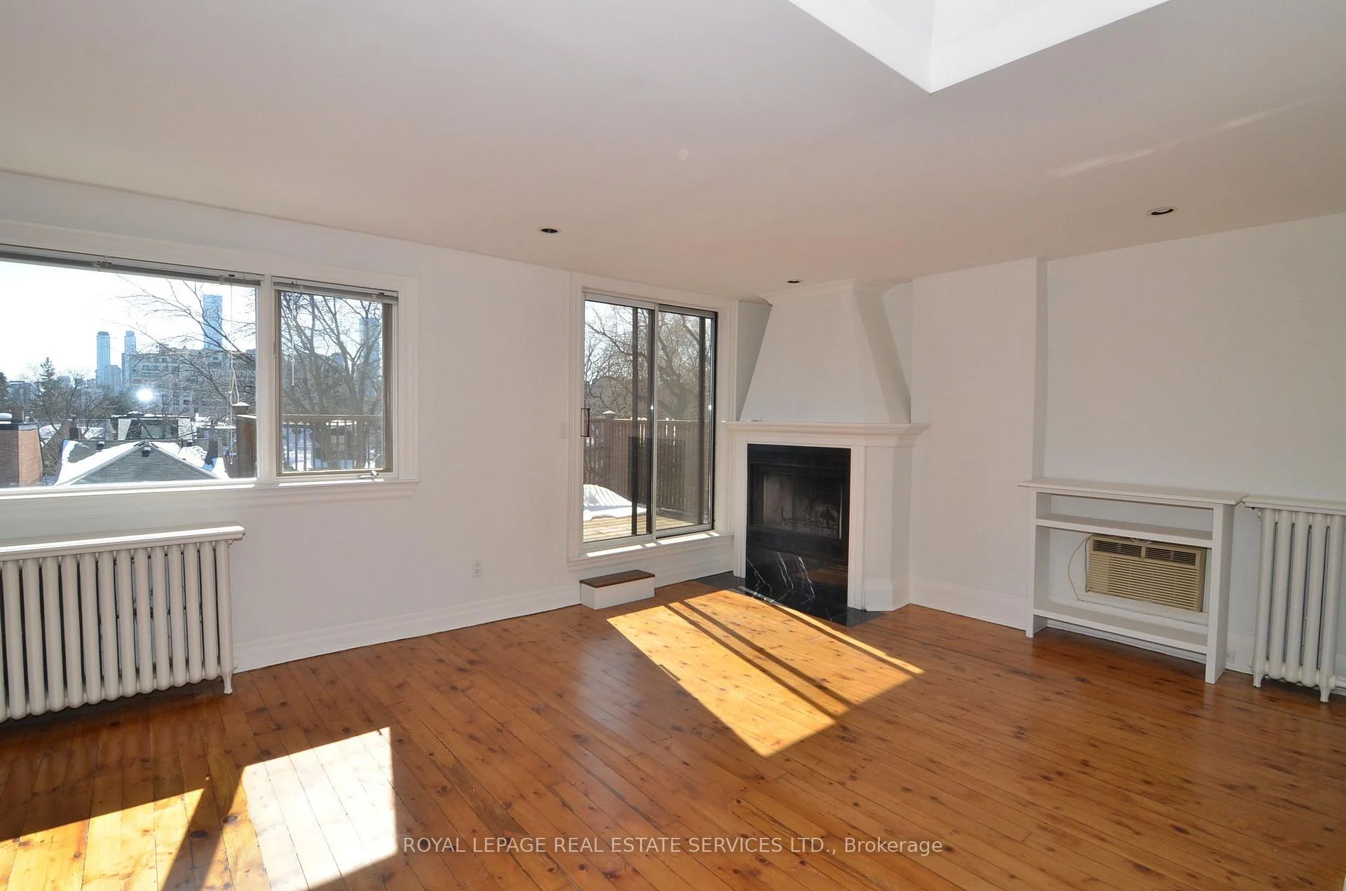 Photo of Unit 3, 33 Woodlawn Avenue E