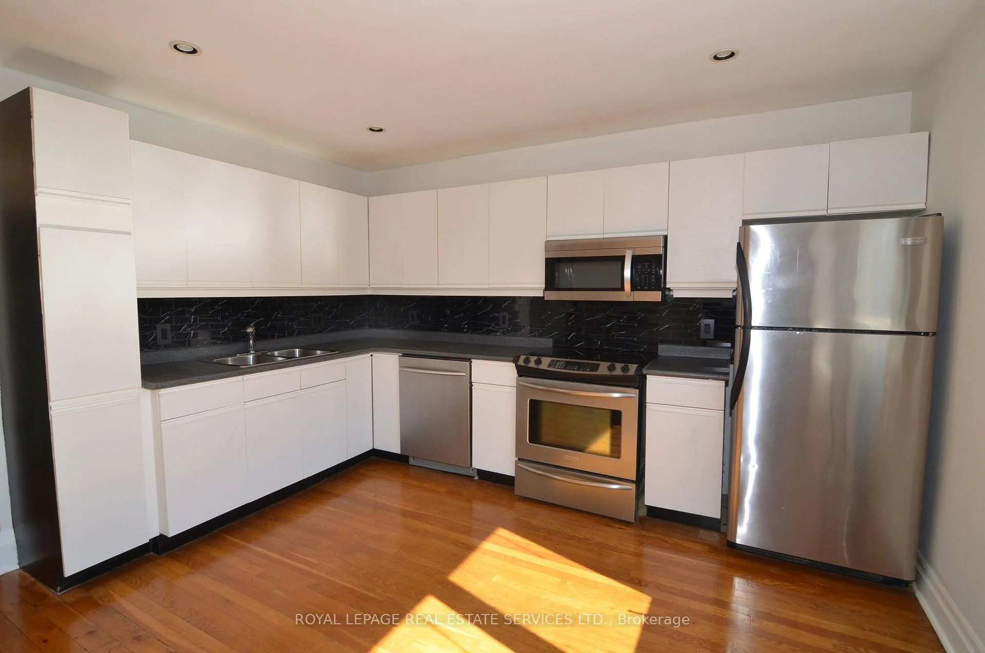 Photo 10 of Unit 3, 33 Woodlawn Avenue E, Toronto, Rosedale-Moore Park — HOMEH