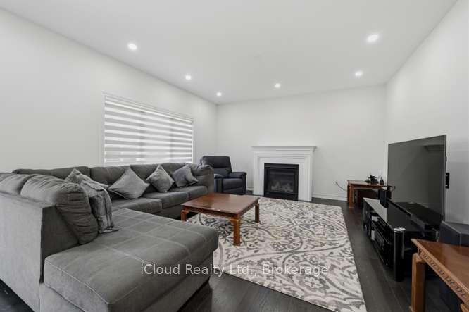 Photo 6 of 1944 Don White Court, Oshawa, Taunton — HOMEH