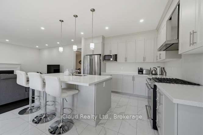 Photo 10 of 1944 Don White Court, Oshawa, Taunton — HOMEH