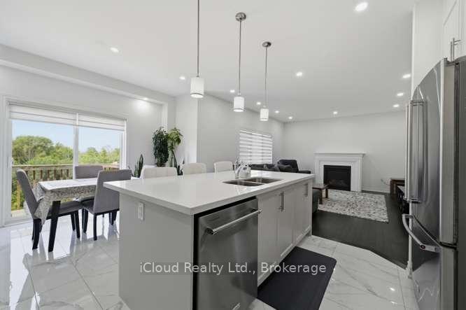 Photo 11 of 1944 Don White Court, Oshawa, Taunton — HOMEH
