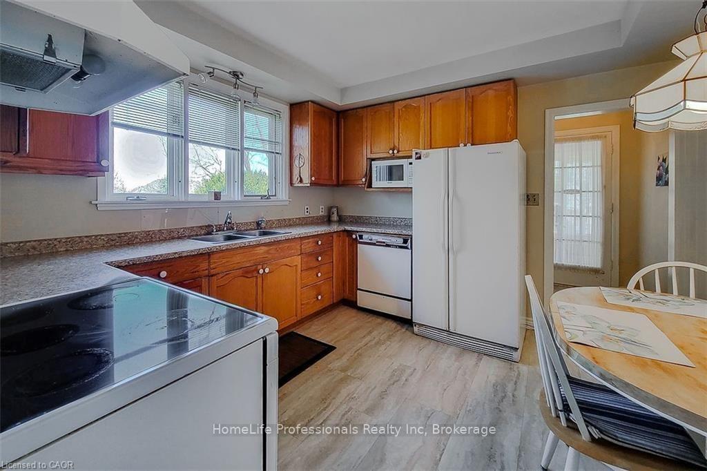 Photo 21 of 9788 Twenty Road W, Hamilton, Villages of Glancaster — HOMEH