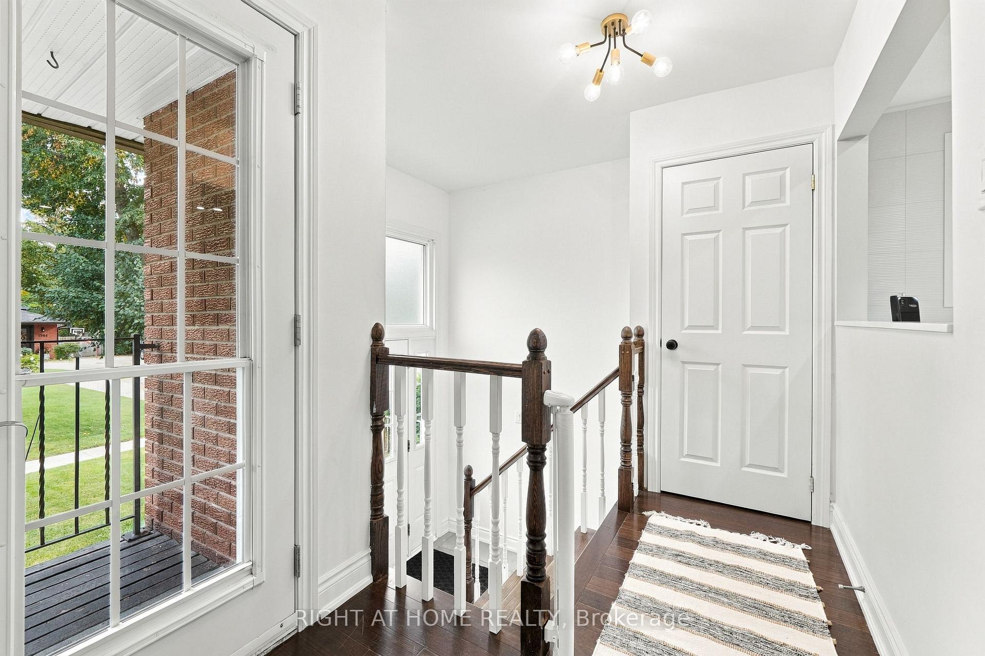 Photo 2 of 1963 Carrera Lane, Mississauga, Clarkson — HOMEH