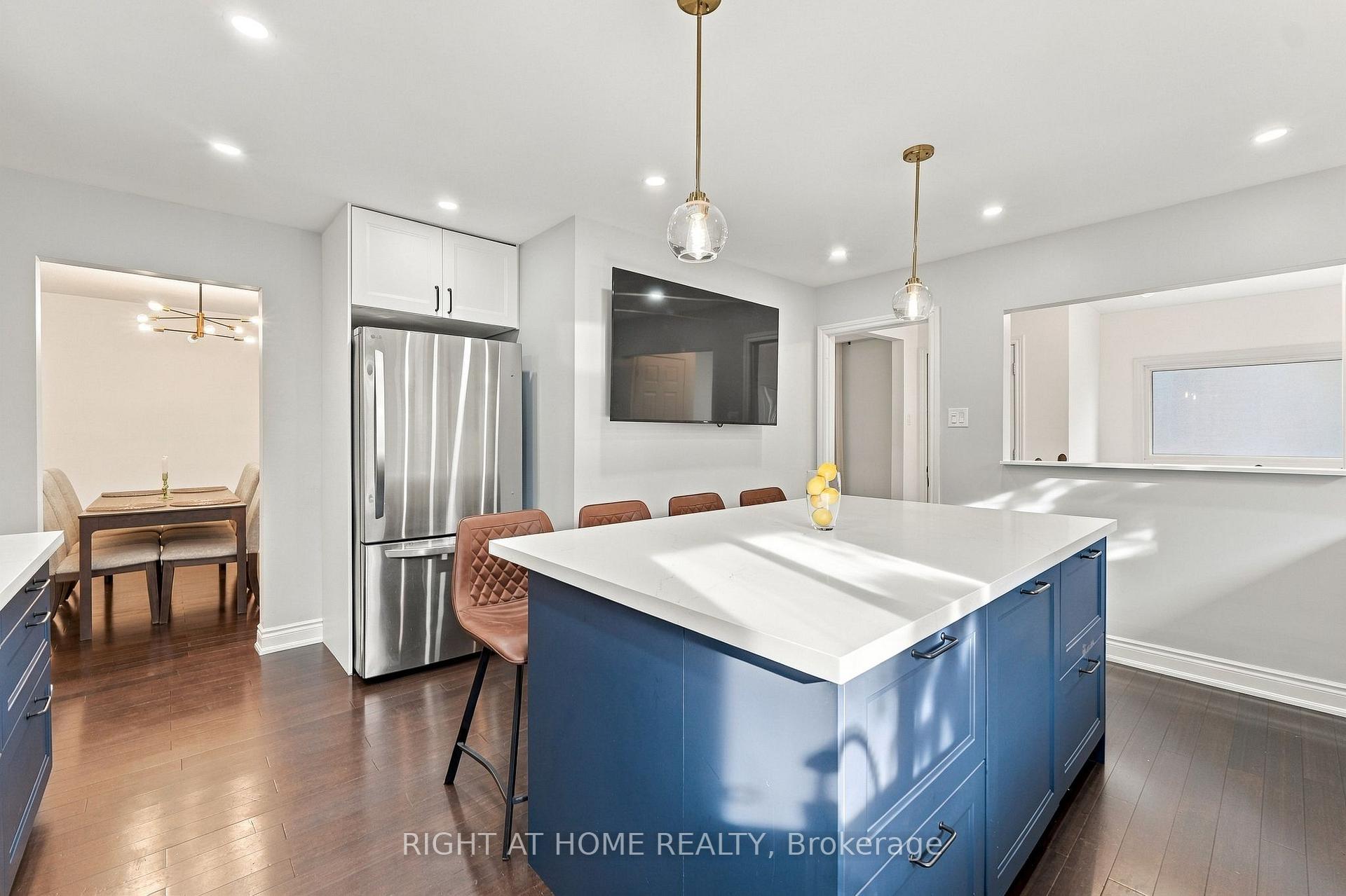 Photo 4 of 1963 Carrera Lane, Mississauga, Clarkson — HOMEH