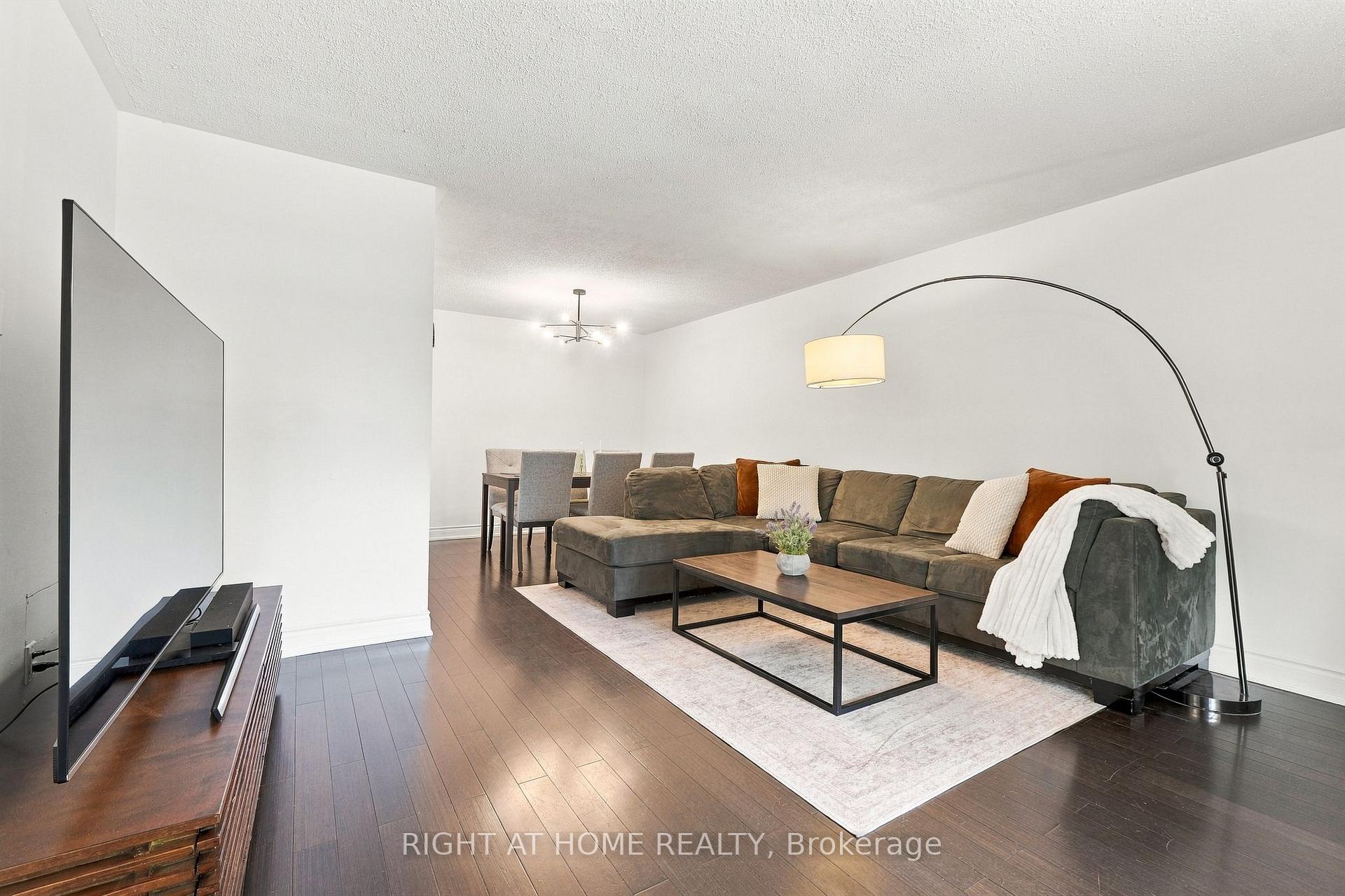 Photo 6 of 1963 Carrera Lane, Mississauga, Clarkson — HOMEH