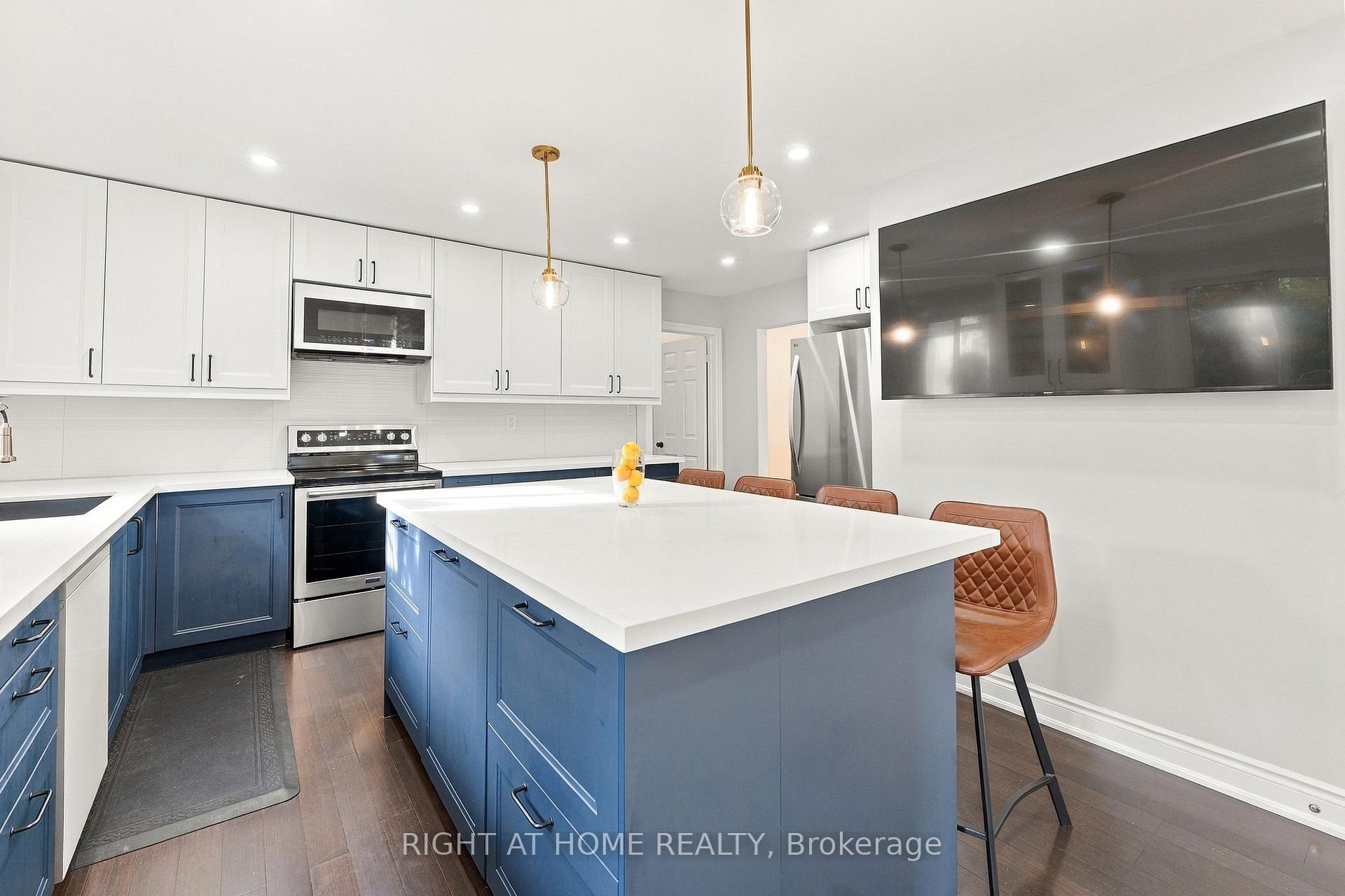 Photo 8 of 1963 Carrera Lane, Mississauga, Clarkson — HOMEH