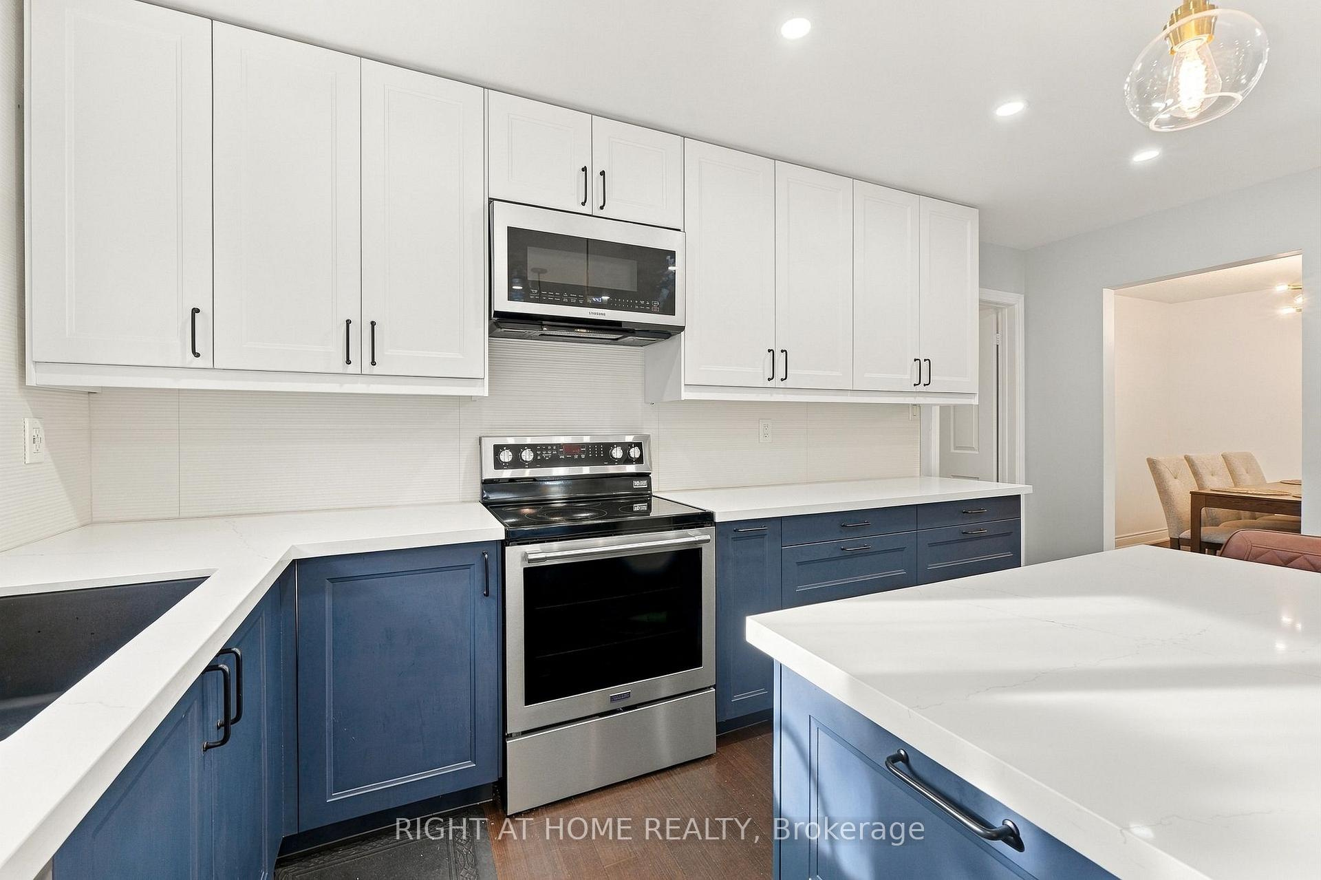 Photo 9 of 1963 Carrera Lane, Mississauga, Clarkson — HOMEH