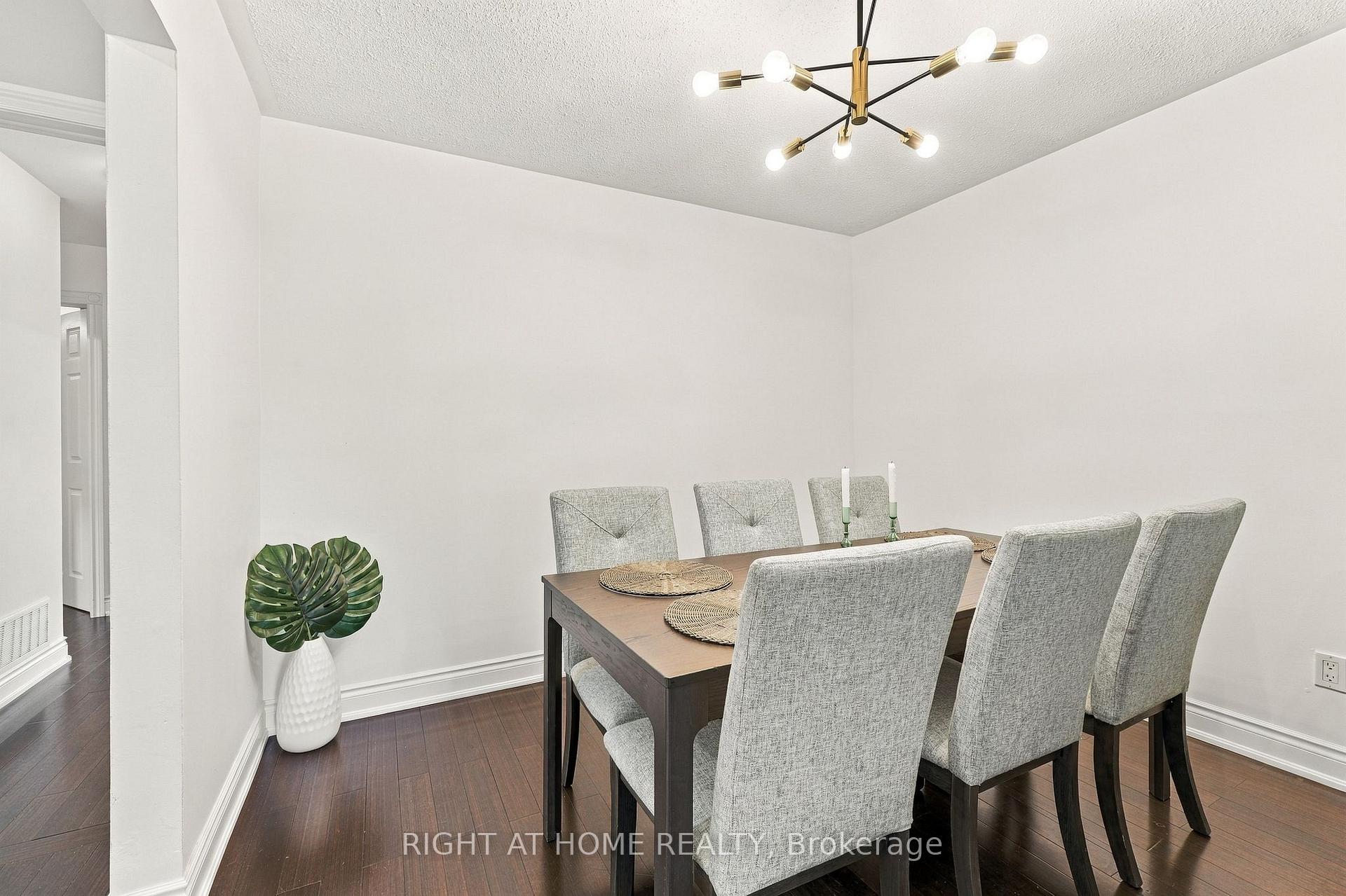 Photo 13 of 1963 Carrera Lane, Mississauga, Clarkson — HOMEH