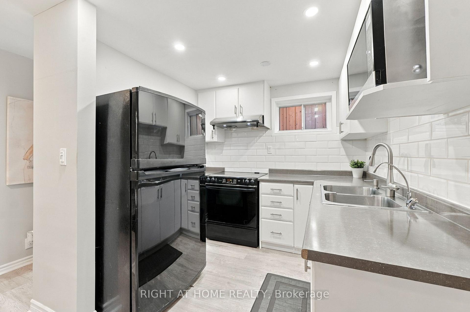 Photo 28 of 1963 Carrera Lane, Mississauga, Clarkson — HOMEH