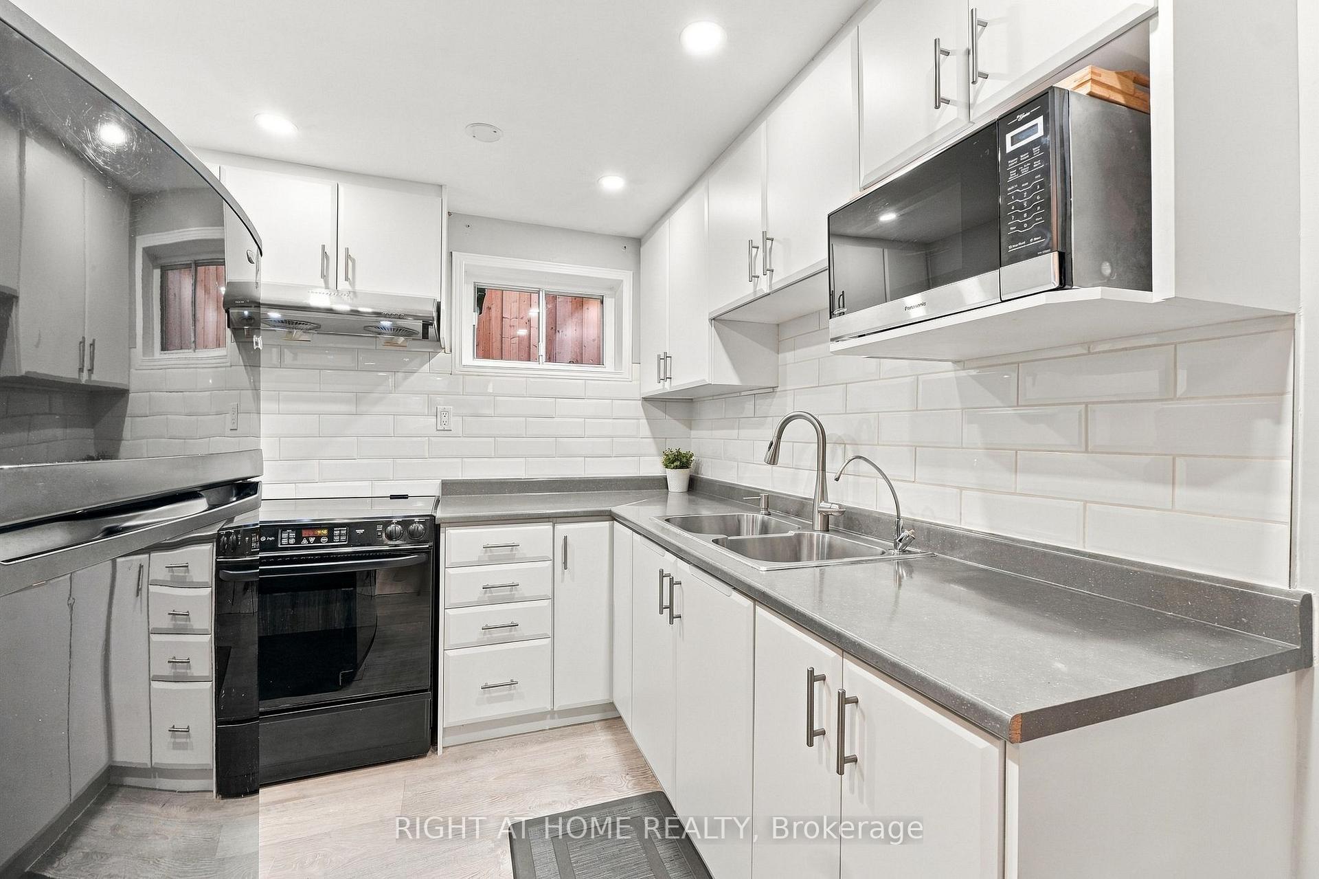 Photo 29 of 1963 Carrera Lane, Mississauga, Clarkson — HOMEH