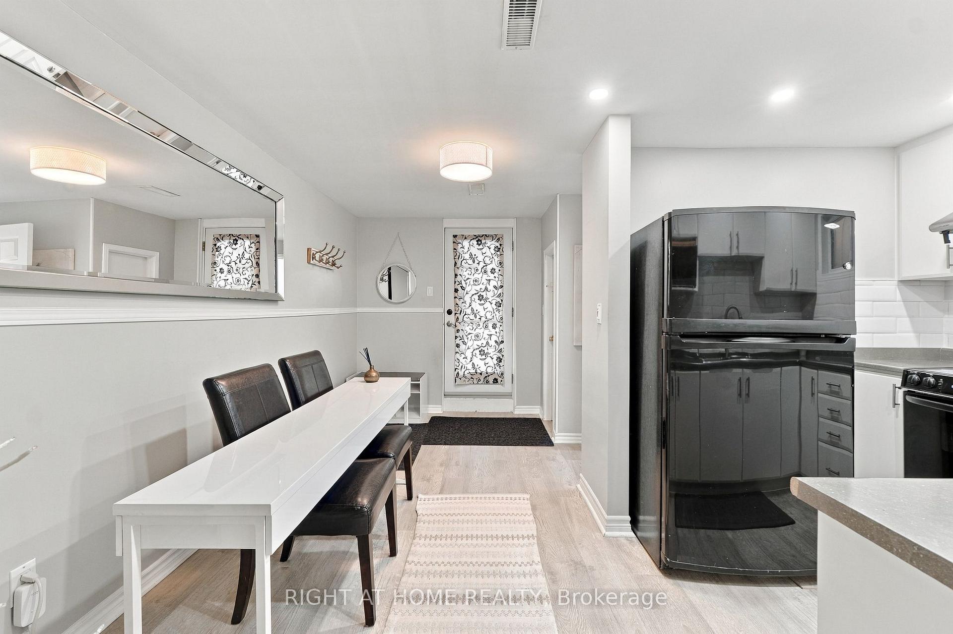 Photo 30 of 1963 Carrera Lane, Mississauga, Clarkson — HOMEH