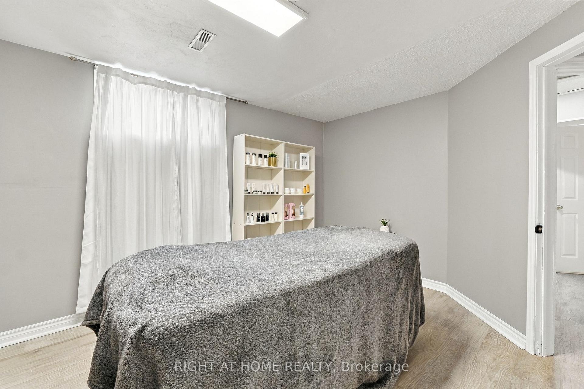Photo 35 of 1963 Carrera Lane, Mississauga, Clarkson — HOMEH