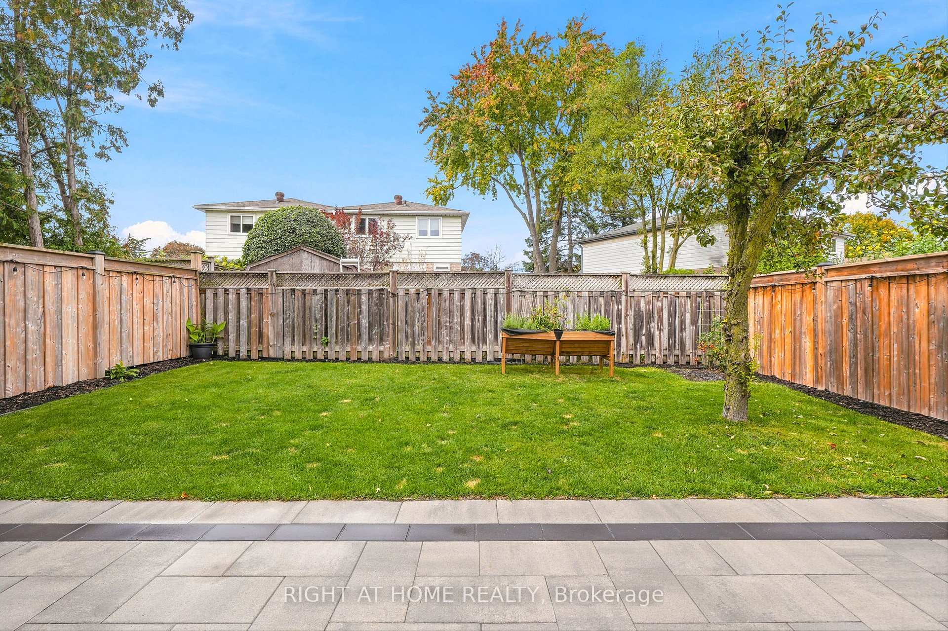 Photo 39 of 1963 Carrera Lane, Mississauga, Clarkson — HOMEH