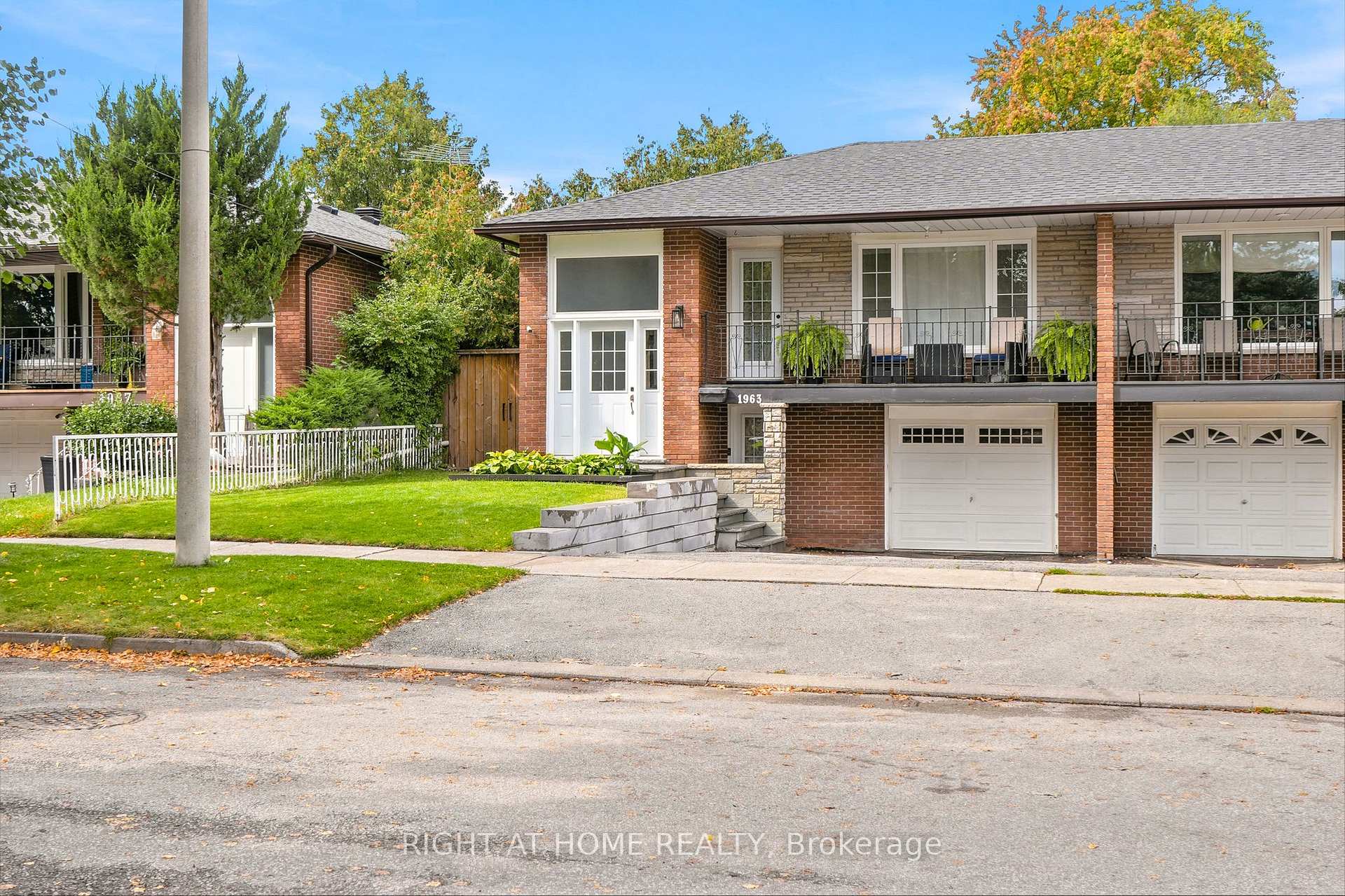 Photo 40 of 1963 Carrera Lane, Mississauga, Clarkson — HOMEH