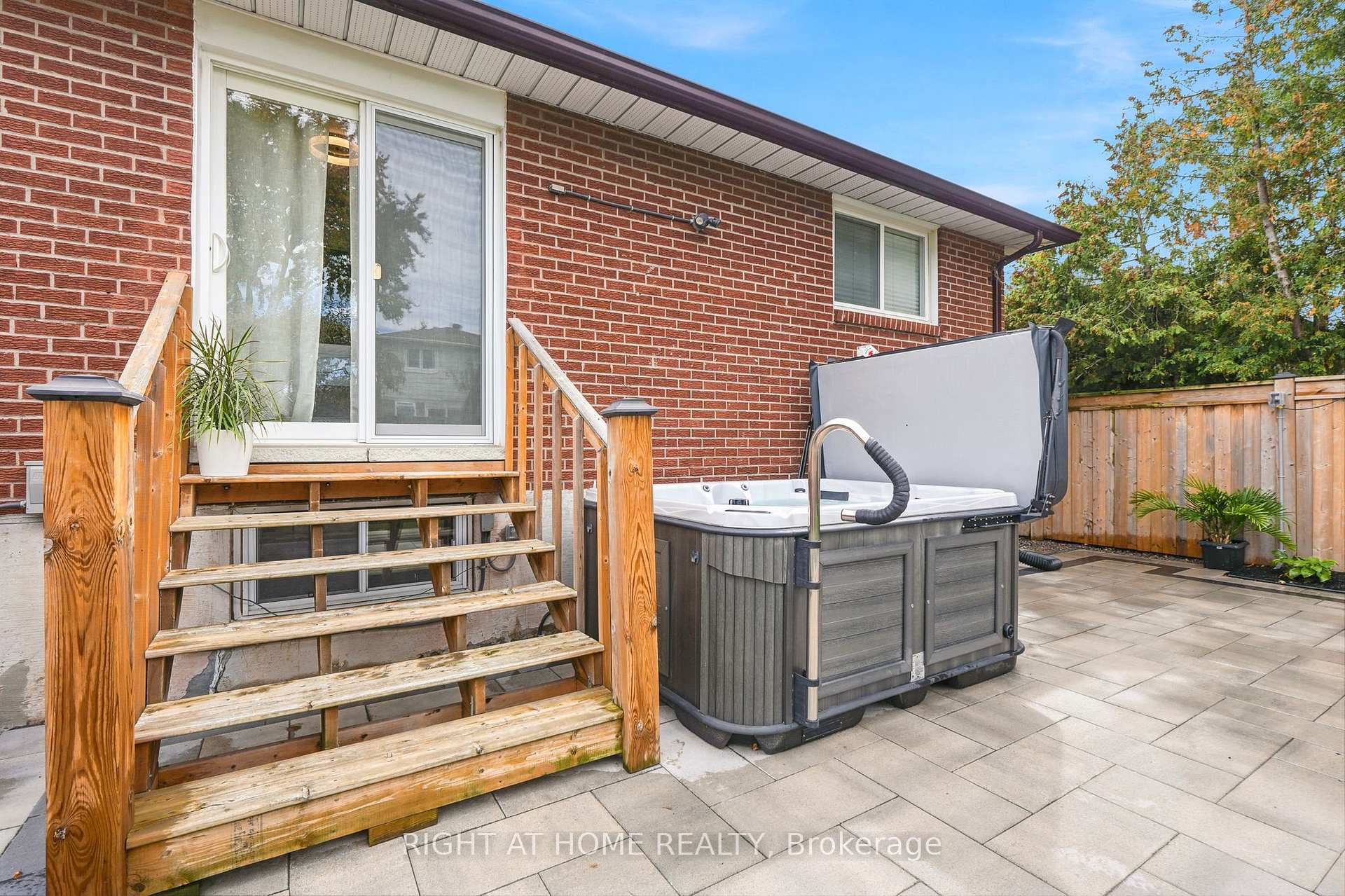 Photo 46 of 1963 Carrera Lane, Mississauga, Clarkson — HOMEH