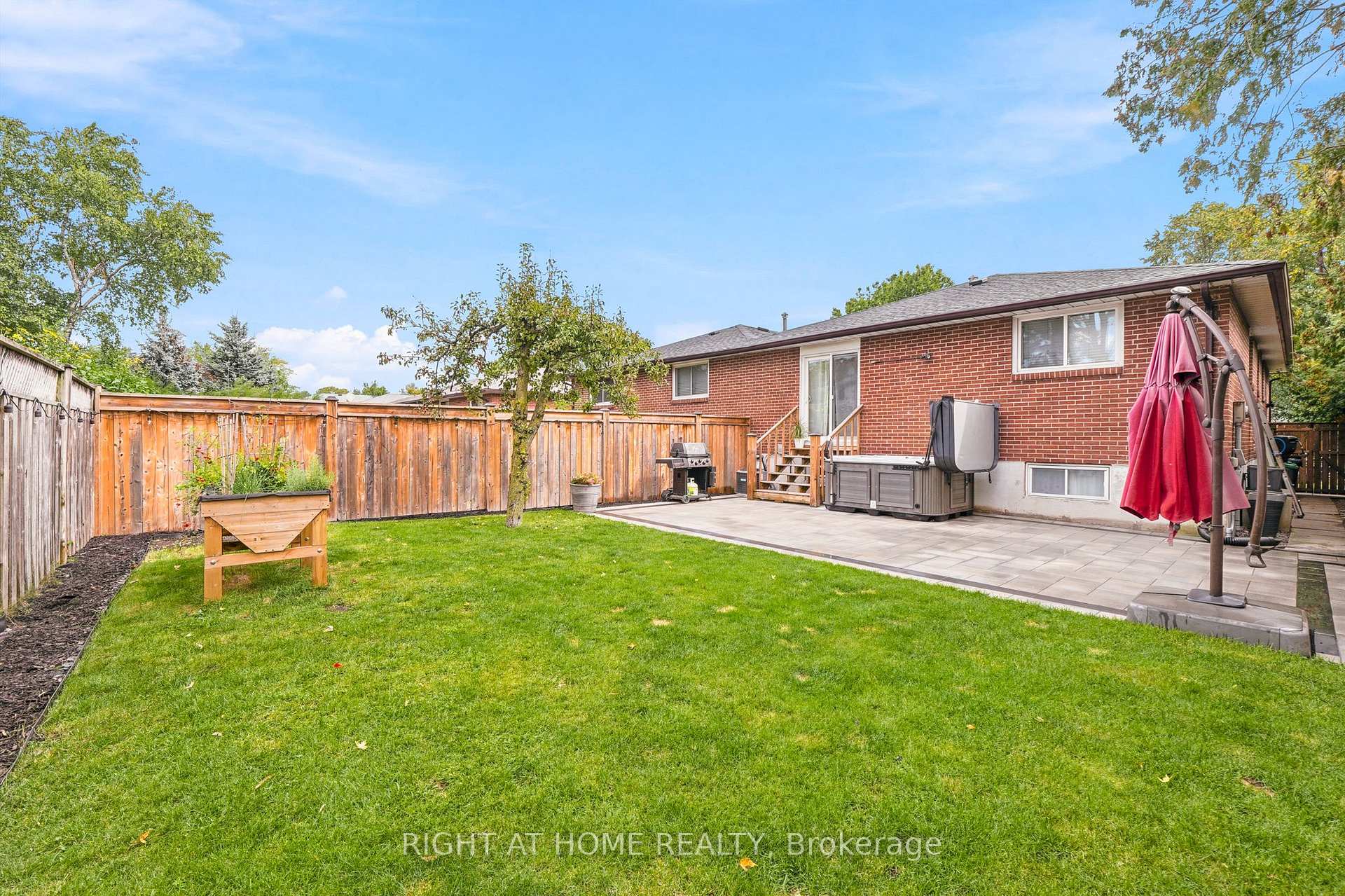 Photo 49 of 1963 Carrera Lane, Mississauga, Clarkson — HOMEH