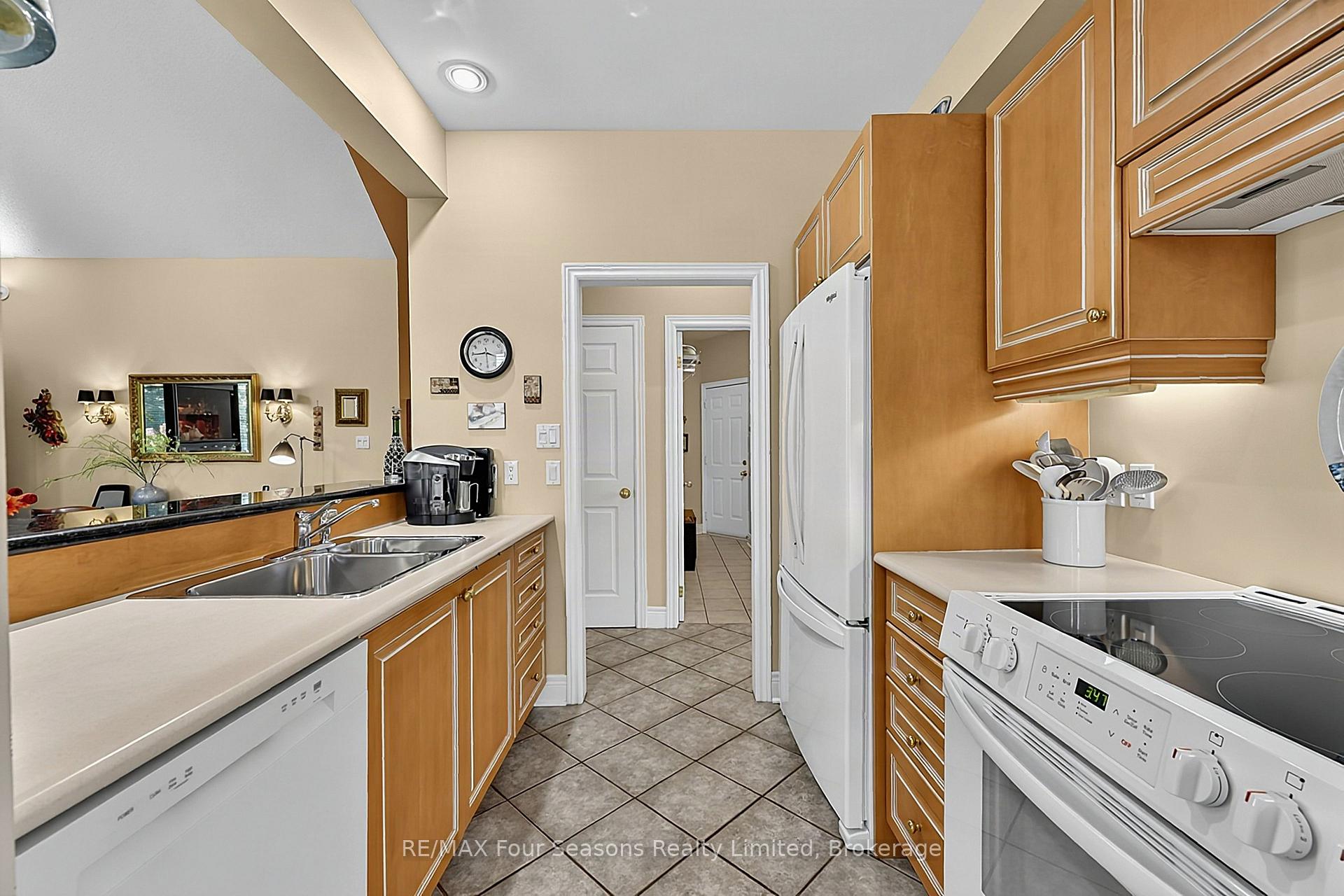 Photo 4 of 7 Callary Crescent, Collingwood — HOMEH
