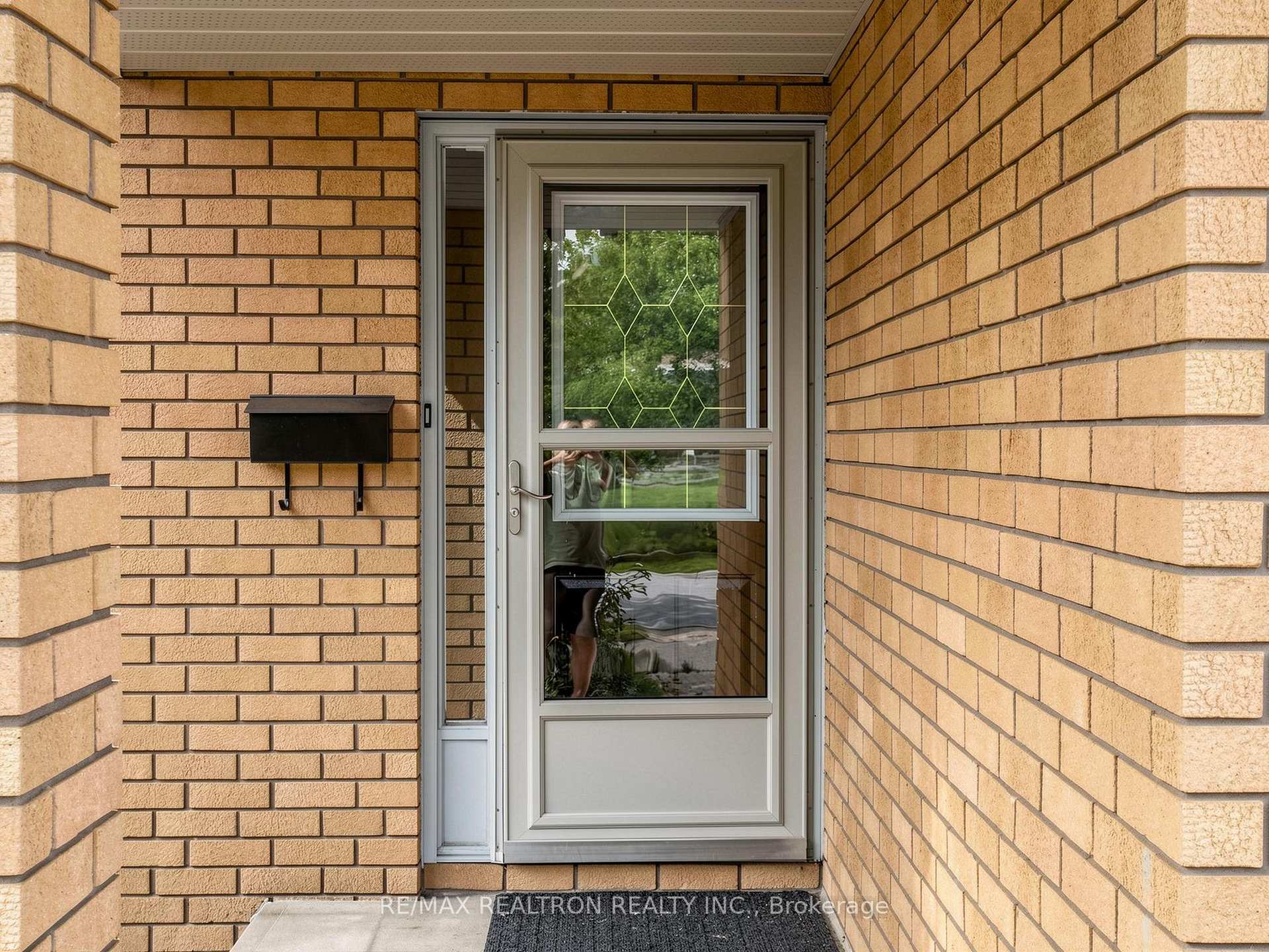 Photo 2 of 101 Chieftain Crescent, Barrie, Allandale Centre — HOMEH