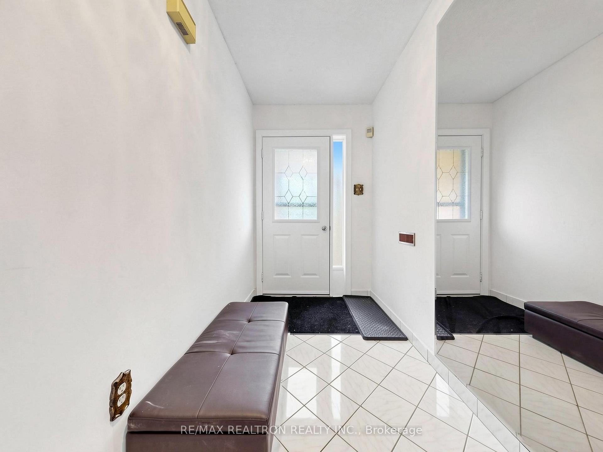 Photo 3 of 101 Chieftain Crescent, Barrie, Allandale Centre — HOMEH