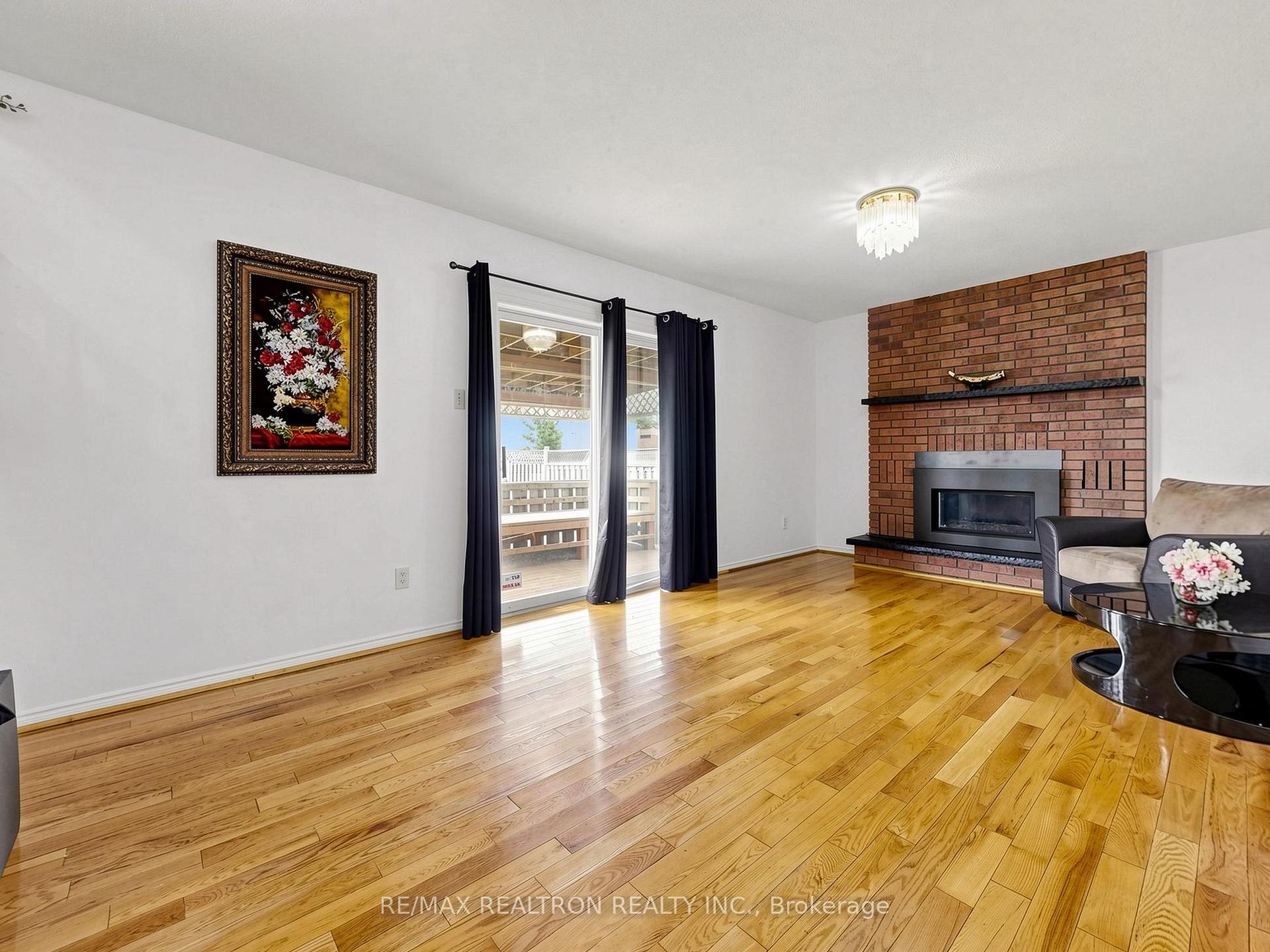 Photo 5 of 101 Chieftain Crescent, Barrie, Allandale Centre — HOMEH