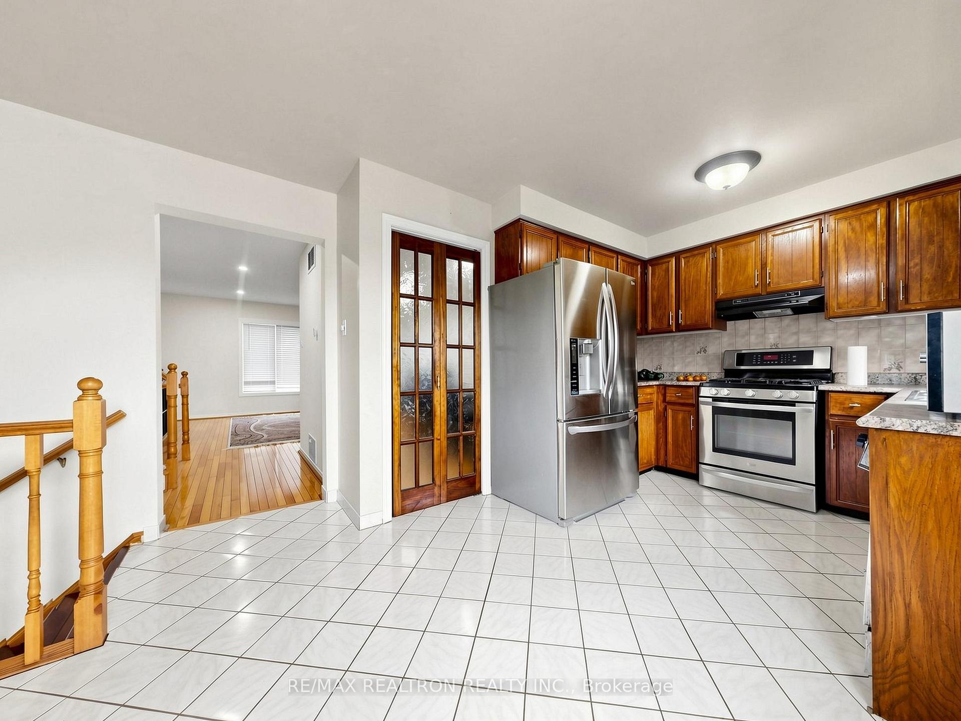 Photo 10 of 101 Chieftain Crescent, Barrie, Allandale Centre — HOMEH