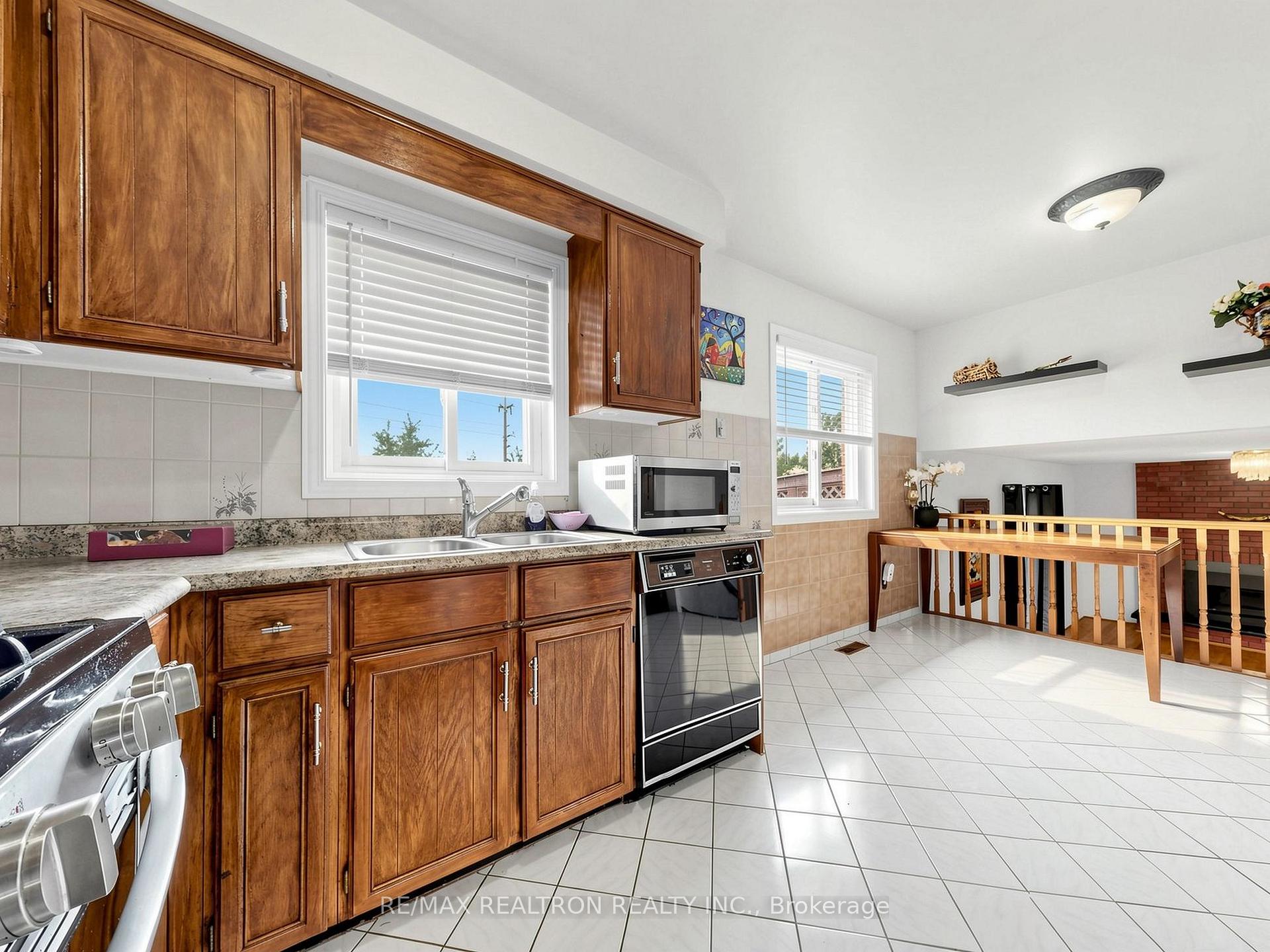 Photo 11 of 101 Chieftain Crescent, Barrie, Allandale Centre — HOMEH