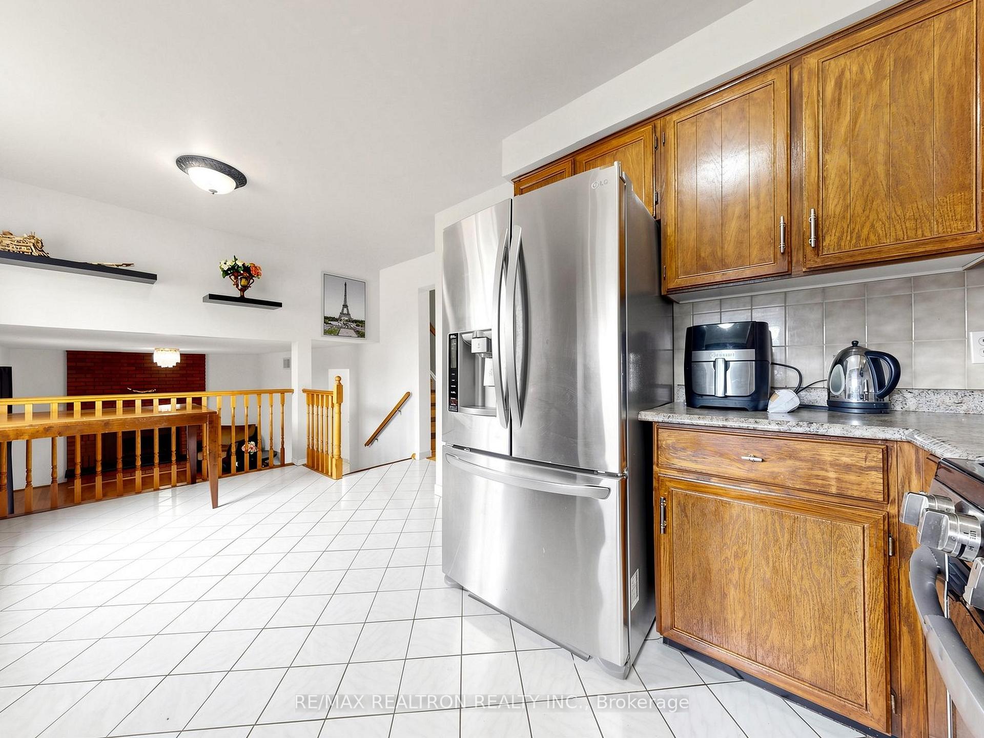 Photo 12 of 101 Chieftain Crescent, Barrie, Allandale Centre — HOMEH