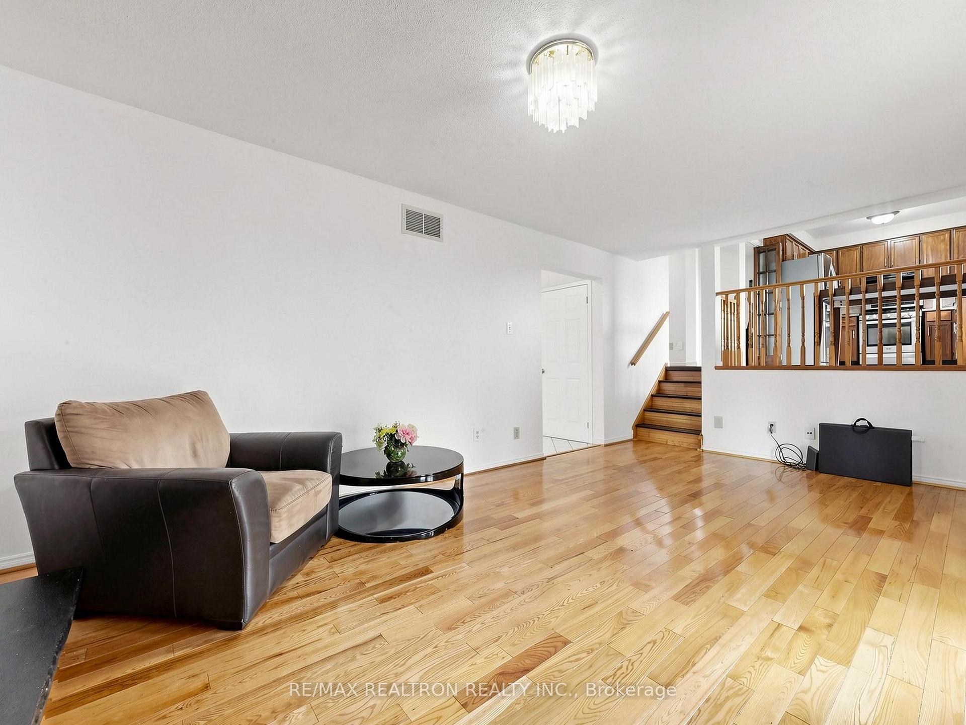 Photo 17 of 101 Chieftain Crescent, Barrie, Allandale Centre — HOMEH