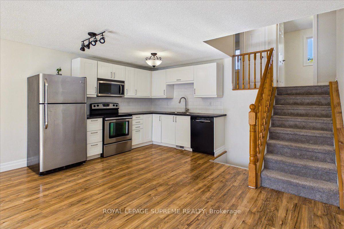 Photo 5 of Unit Upper, 46 Ridgeway Avenue, Barrie, Allandale Heights — HOMEH