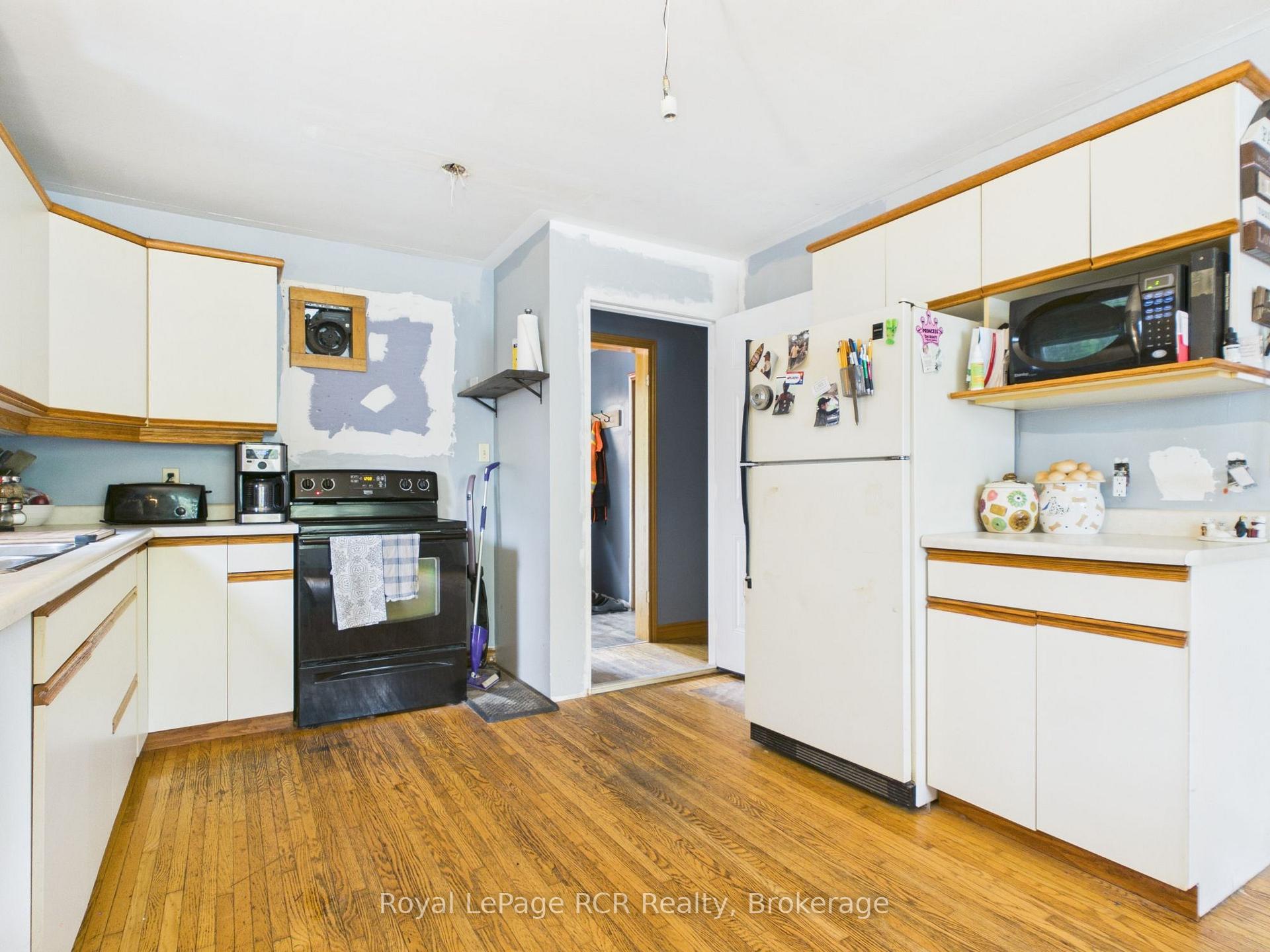 Photo 4 of 130 King Street, Kincardine — HOMEH