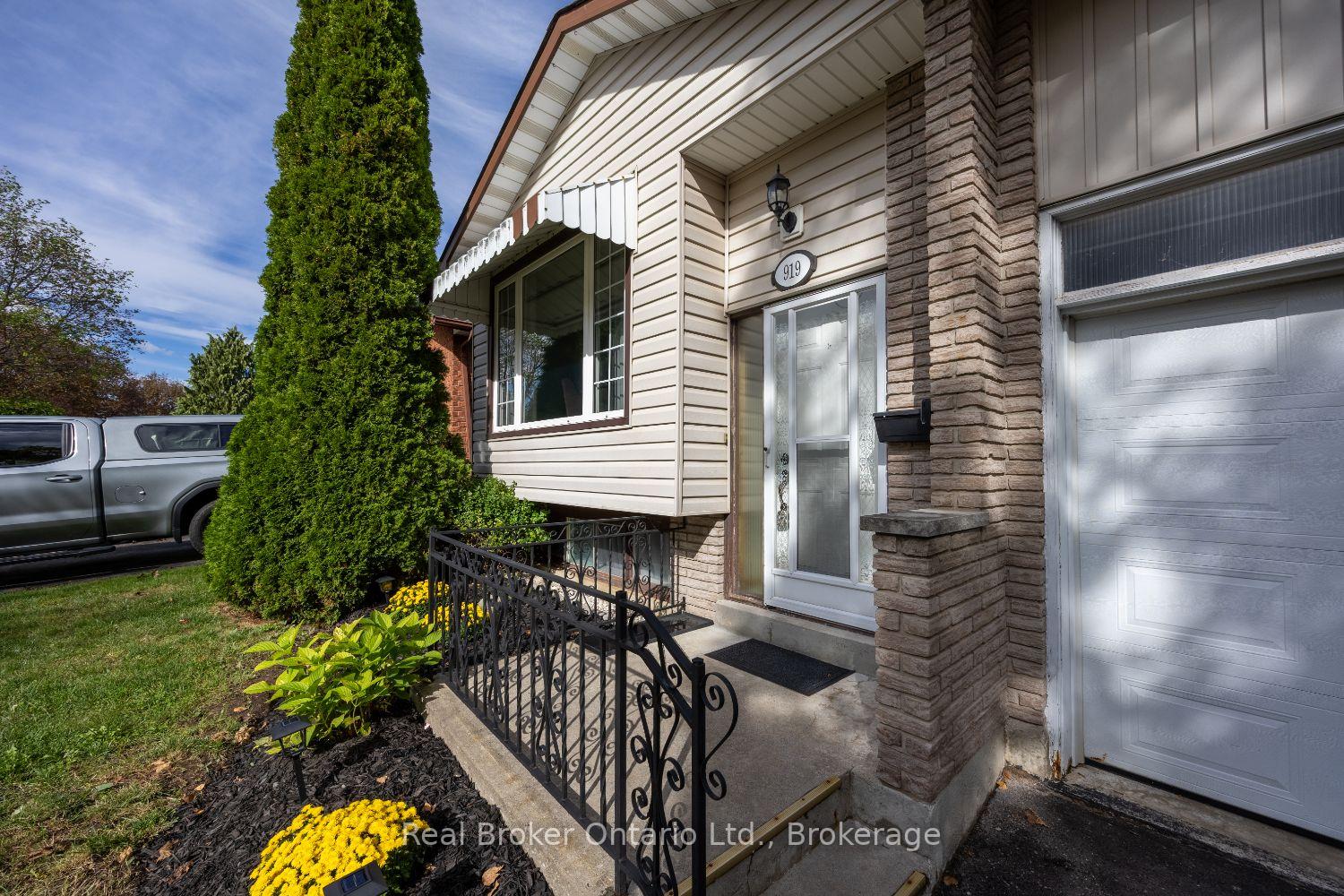 Photo 4 of 919 Exeter Street, Oshawa, Centennial — HOMEH