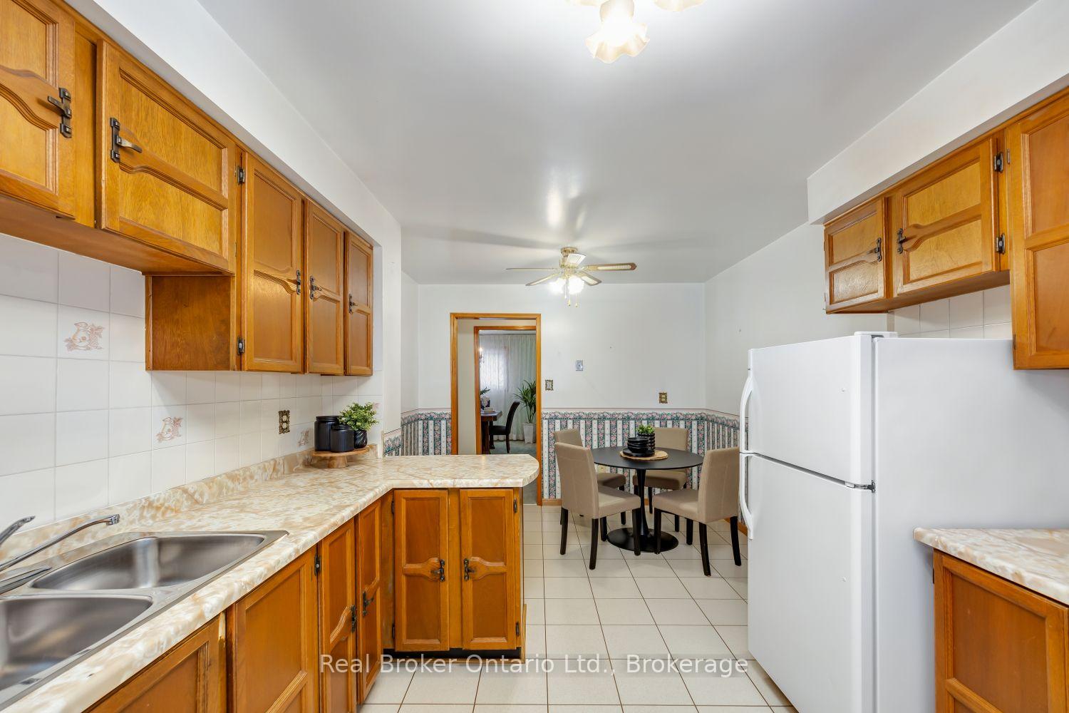 Photo 14 of 919 Exeter Street, Oshawa, Centennial — HOMEH