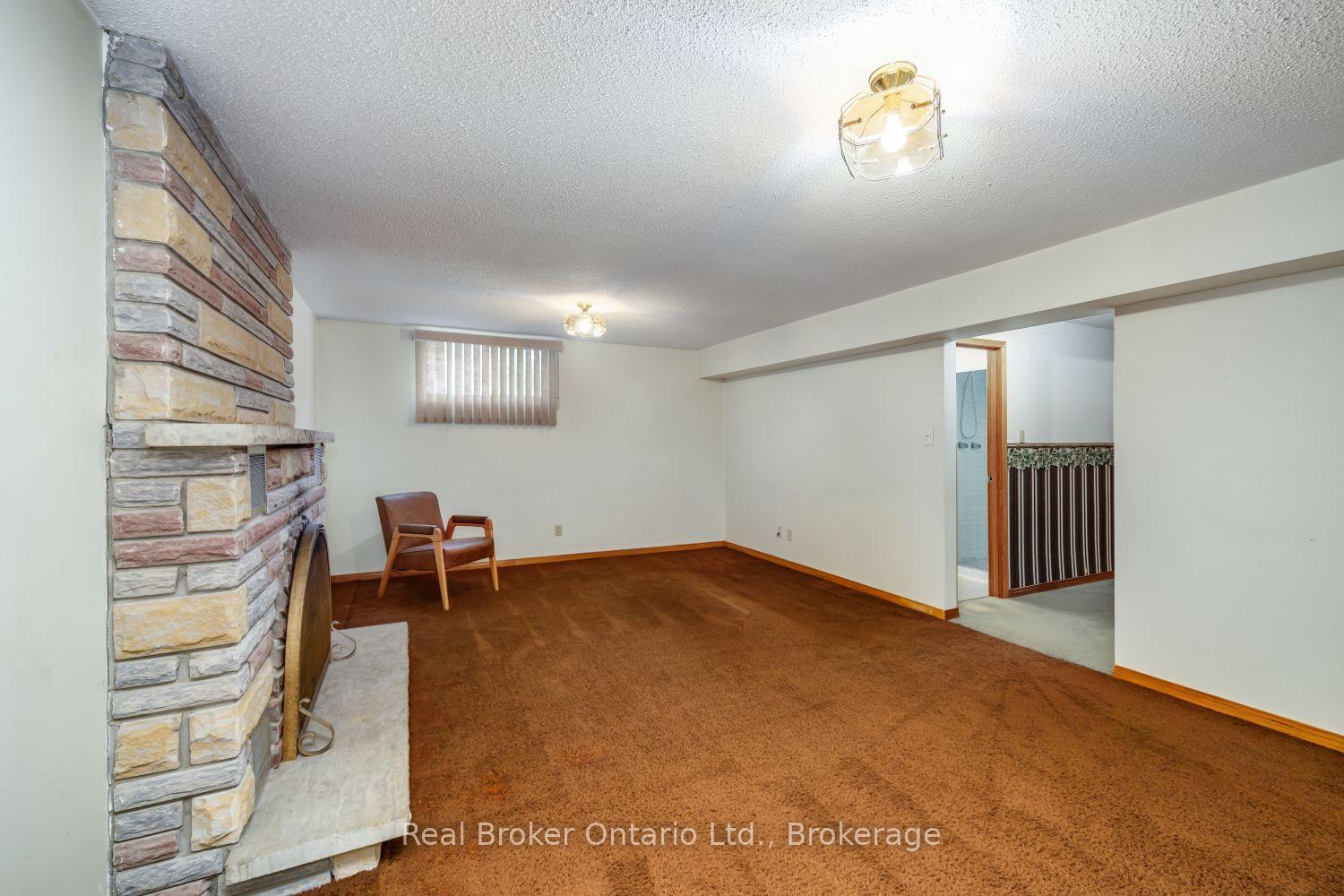 Photo 24 of 919 Exeter Street, Oshawa, Centennial — HOMEH
