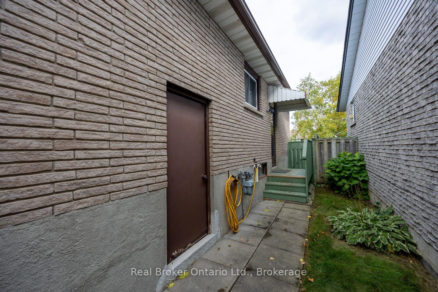 Photo 27 of 919 Exeter Street, Oshawa, Centennial — HOMEH