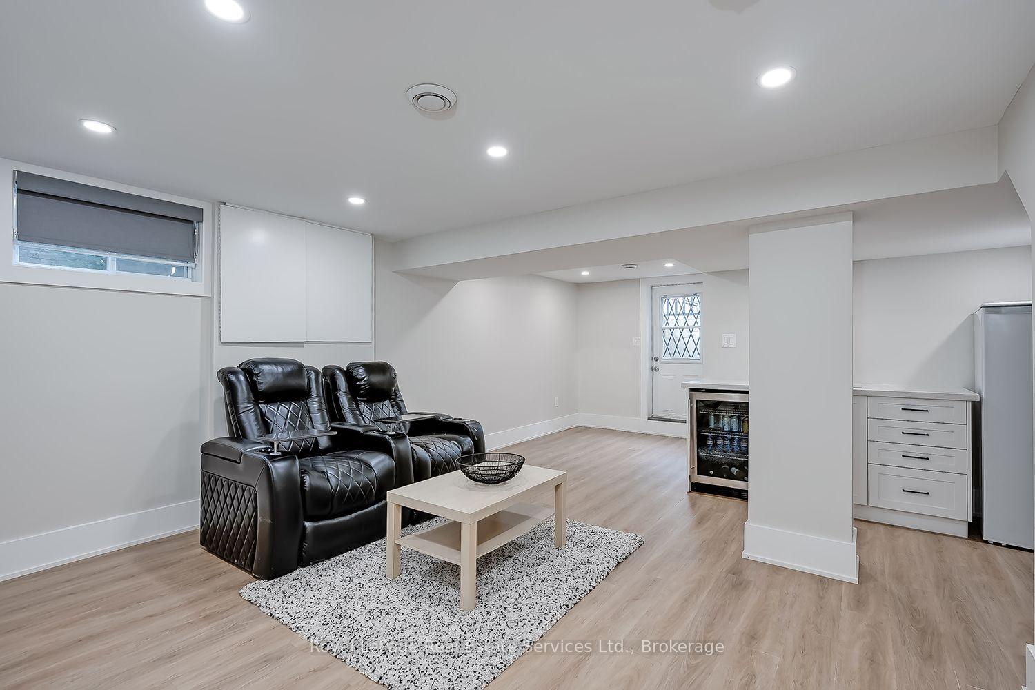Photo 32 of 59 Fairwood Place E, Burlington, LaSalle — HOMEH