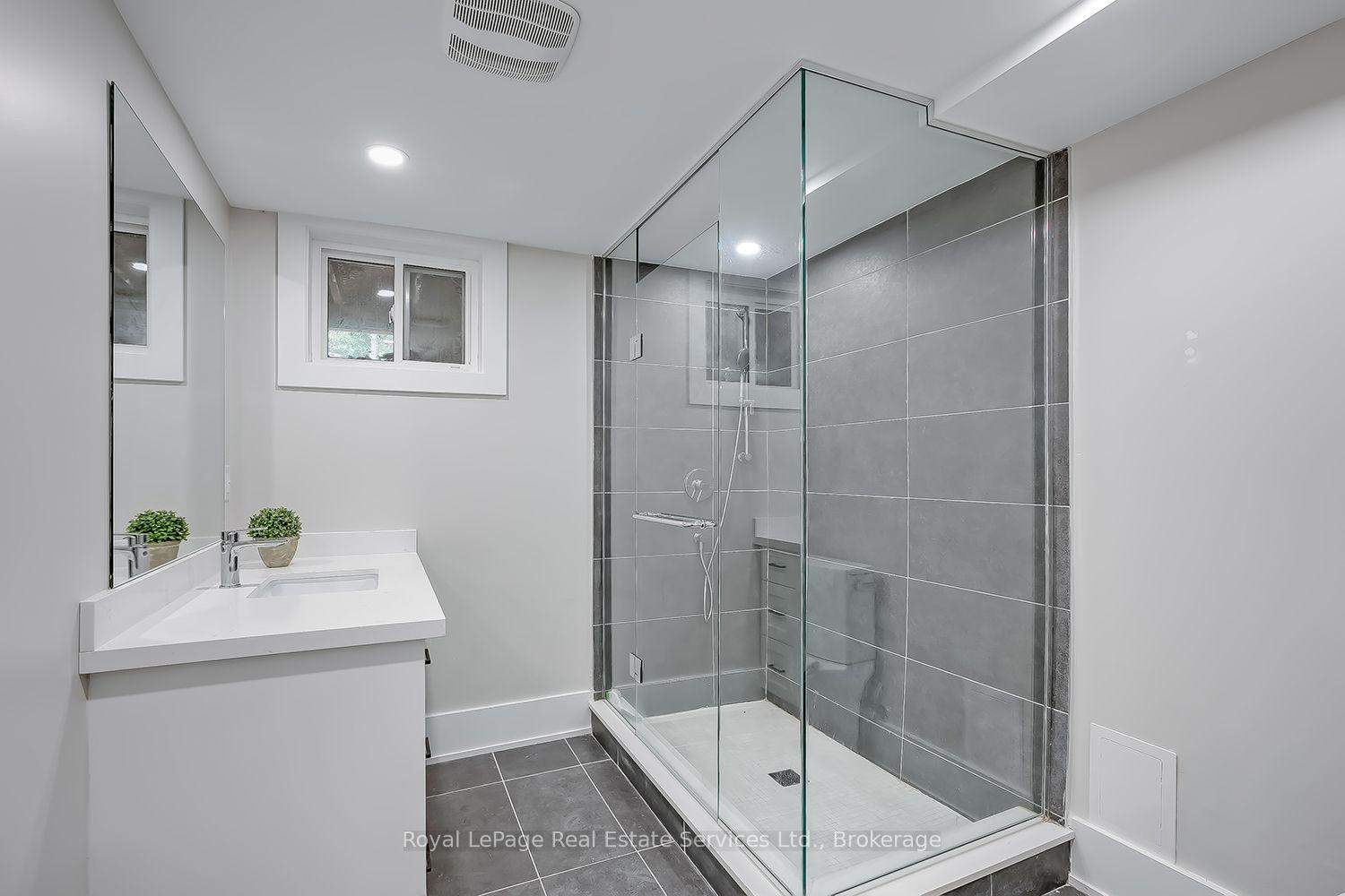 Photo 35 of 59 Fairwood Place E, Burlington, LaSalle — HOMEH