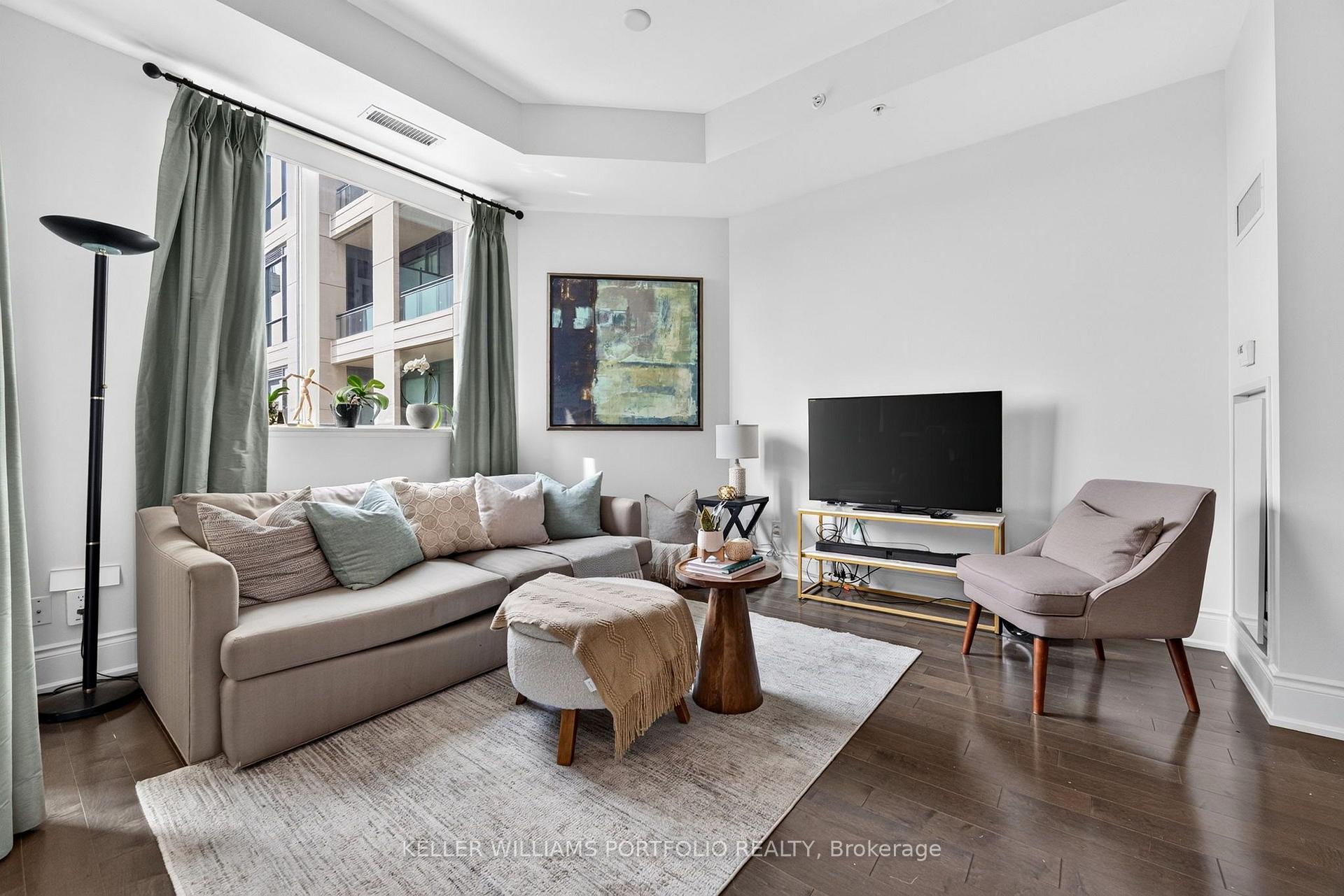 Photo 2 of Unit 802, 23 Glebe Road W, Toronto, Yonge-Eglinton — HOMEH