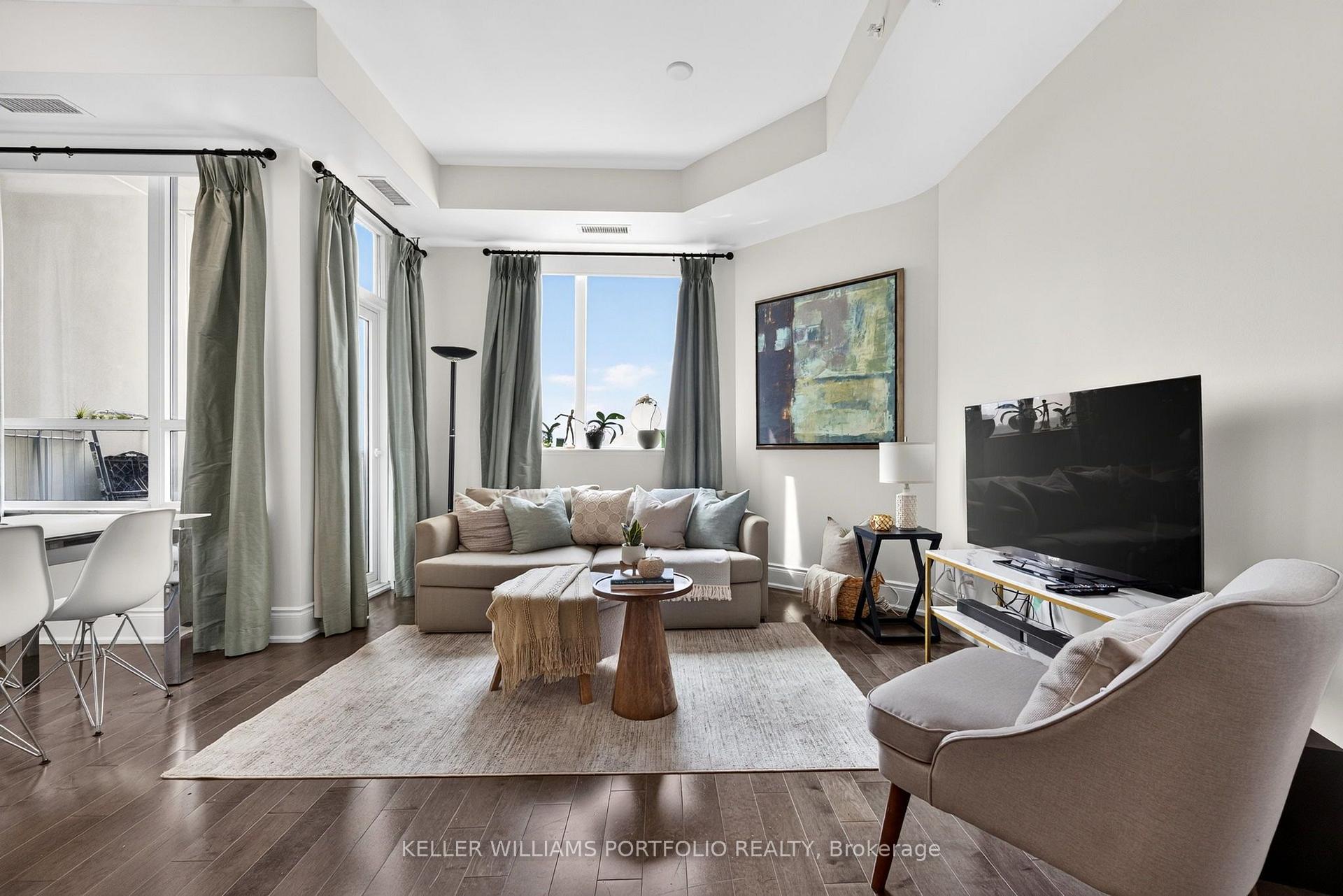 Photo 3 of Unit 802, 23 Glebe Road W, Toronto, Yonge-Eglinton — HOMEH
