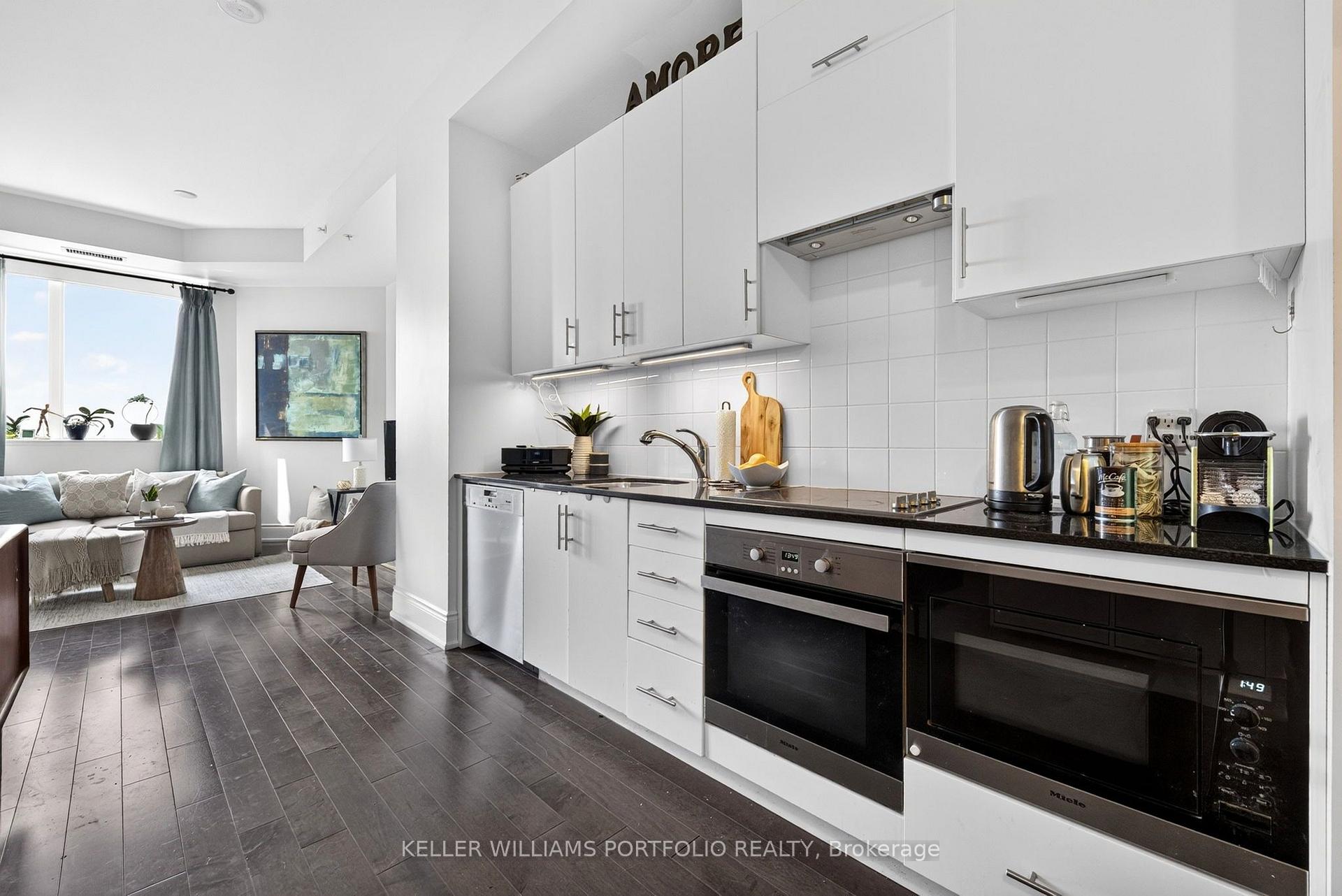 Photo 7 of Unit 802, 23 Glebe Road W, Toronto, Yonge-Eglinton — HOMEH