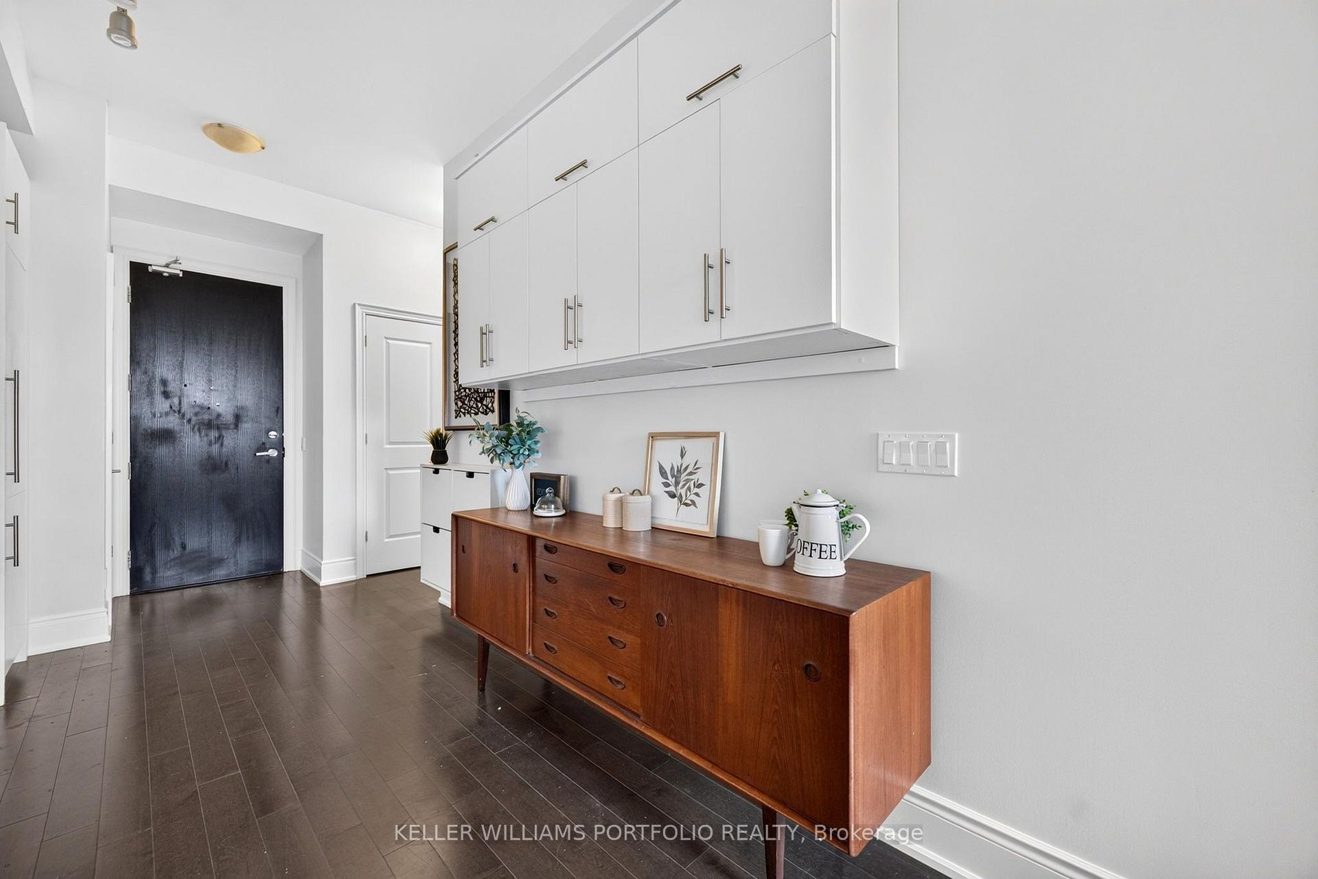 Photo 8 of Unit 802, 23 Glebe Road W, Toronto, Yonge-Eglinton — HOMEH